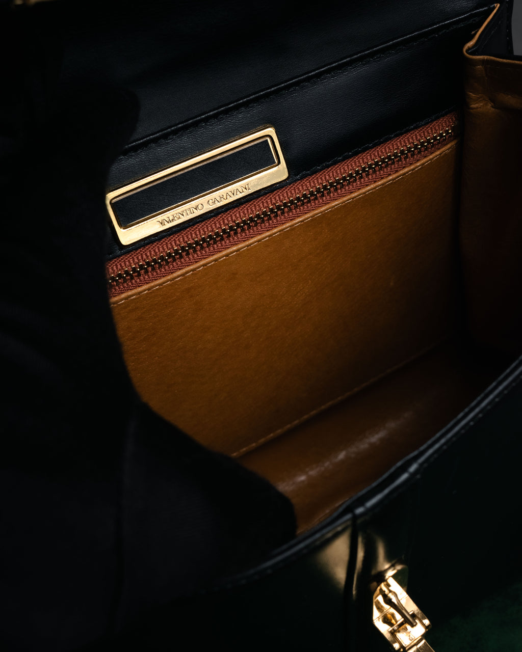 “VALENTINO GARAVANI” 80’s-90’s V clasp top handle bag