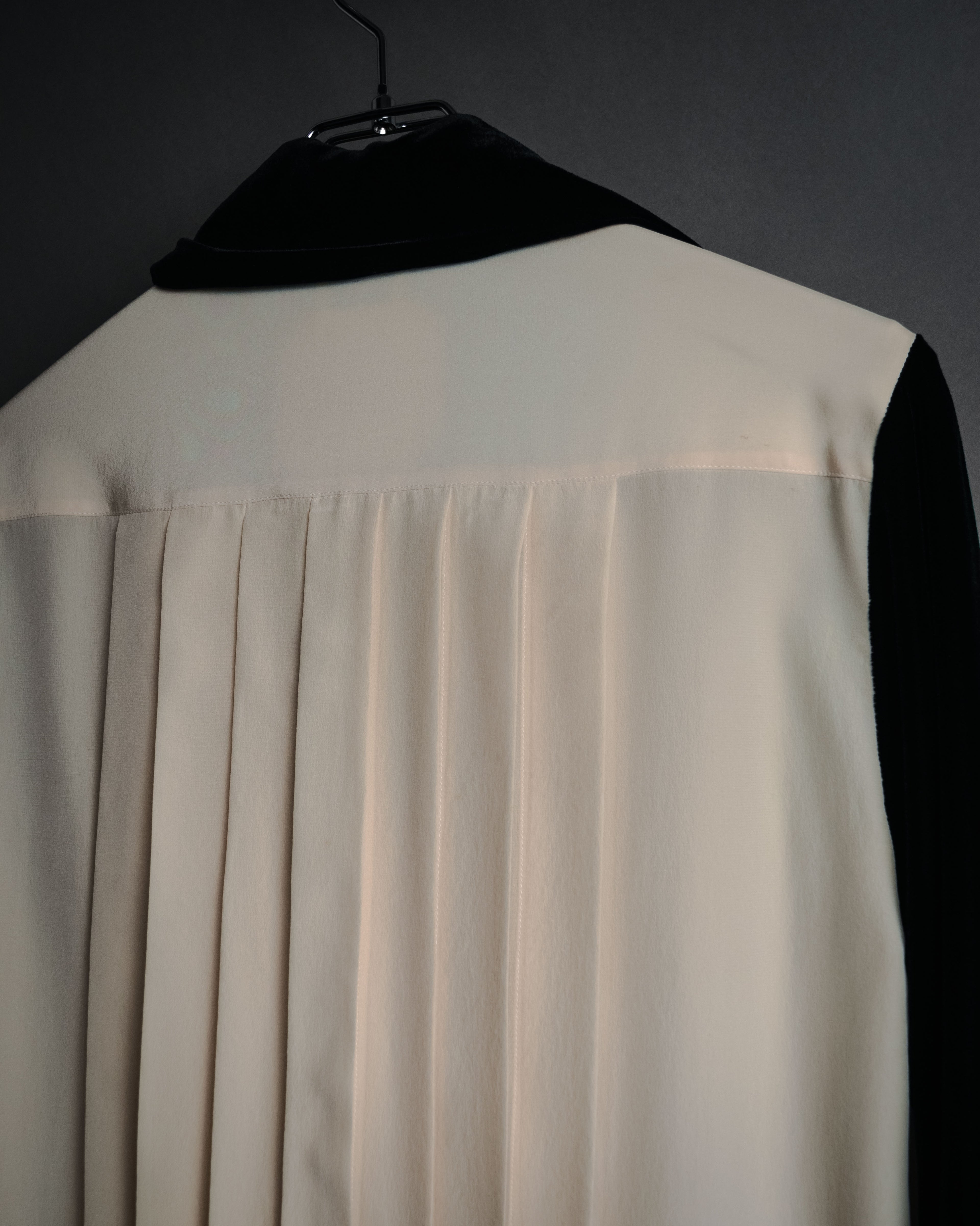 –SPECIAL– “CHANEL” 80’s-90’s pleated silk velvet trim blouse