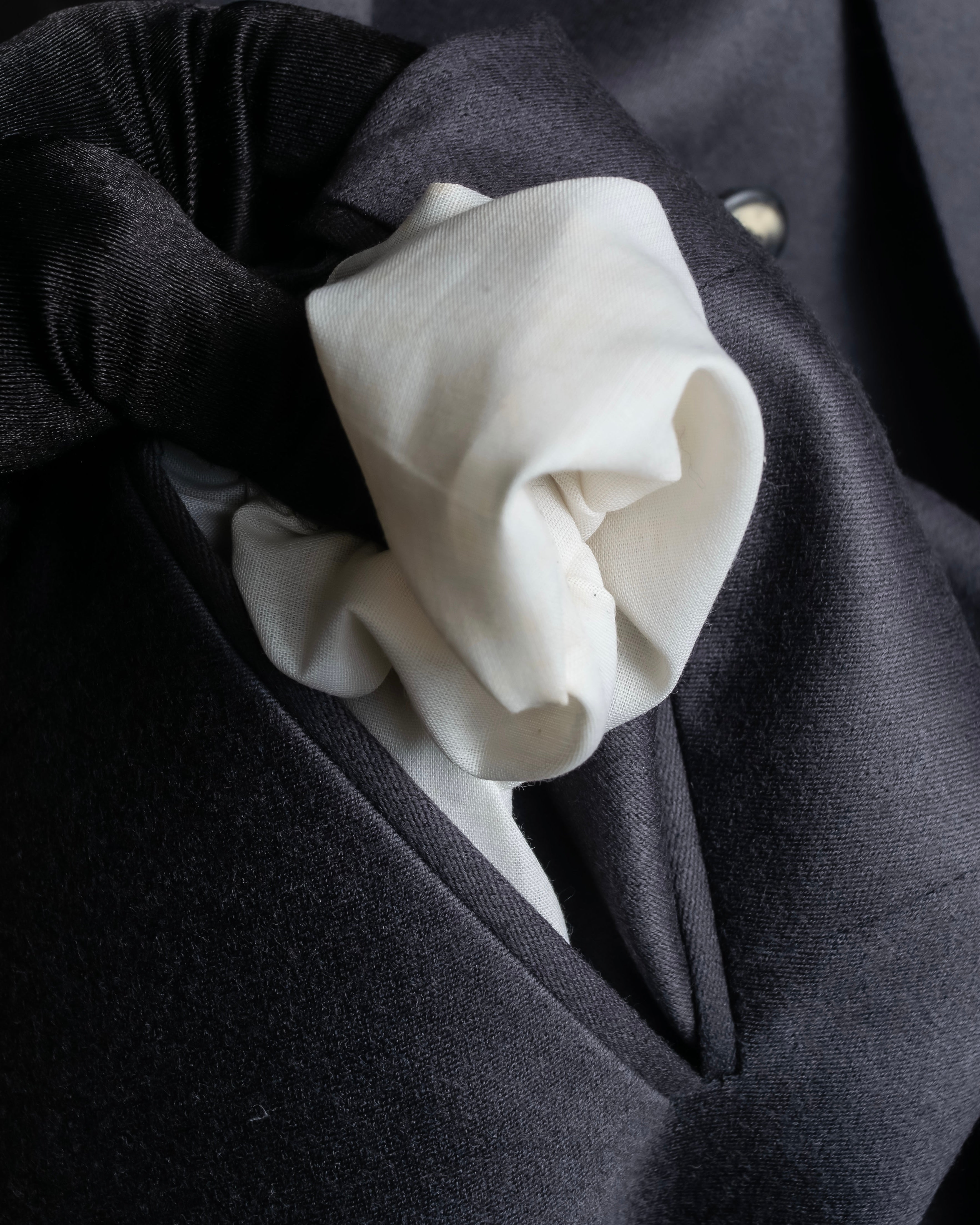 Vintage shoulder construction peak lapel tailored jacket