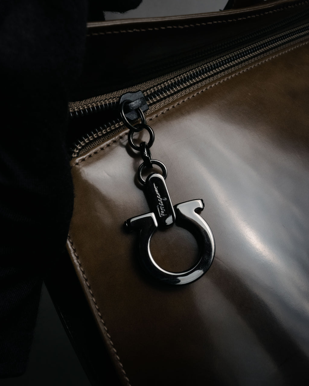 “Salvatore Ferragamo” 90’s-00’s glossy gancini shoulder bag