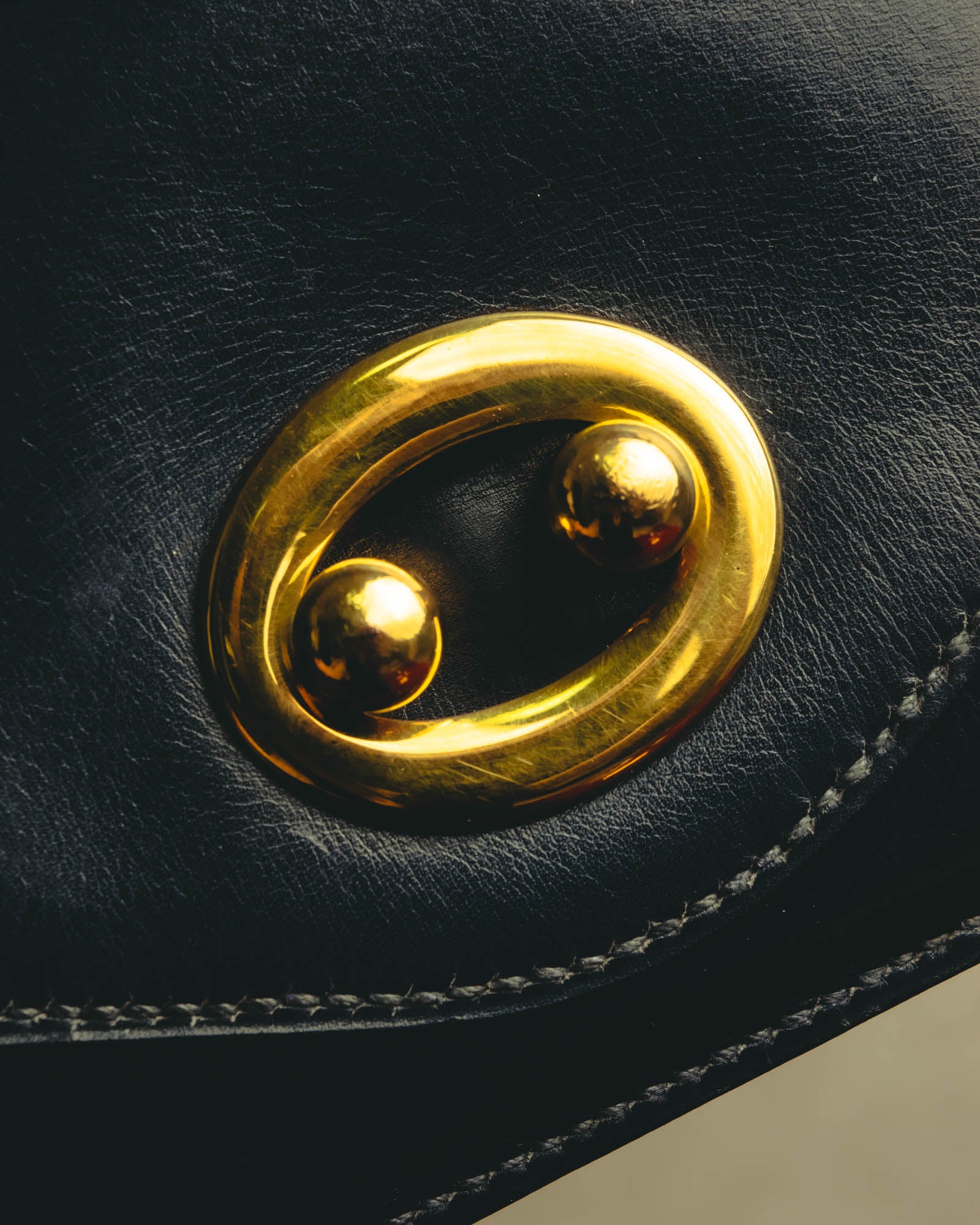 -SPECIAL- “HERMÈS” 50’s-60’s sculptural oval clasp midnight navy leather handbag