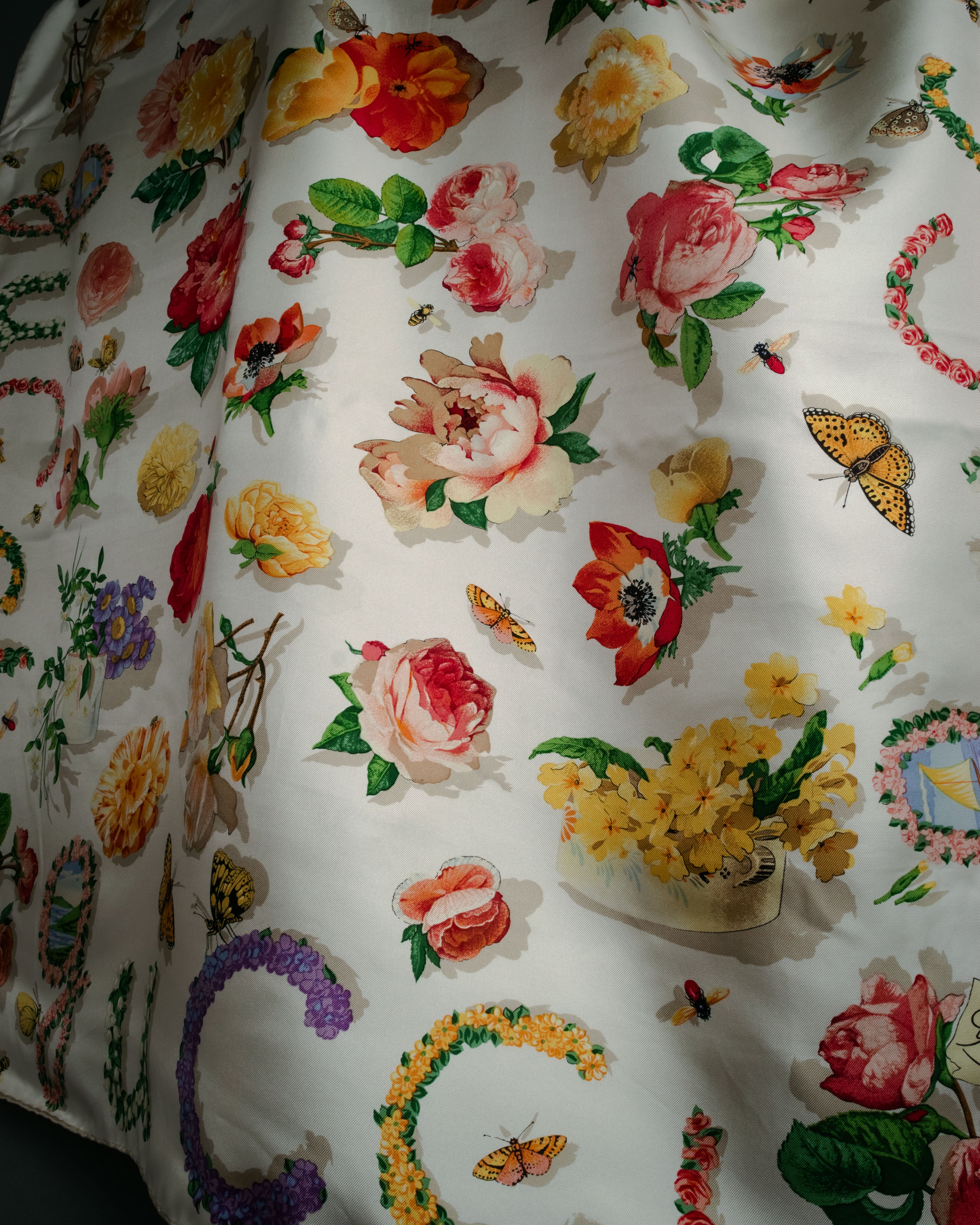 “GUCCI” 80’s-90’s Floral logo silk scarf