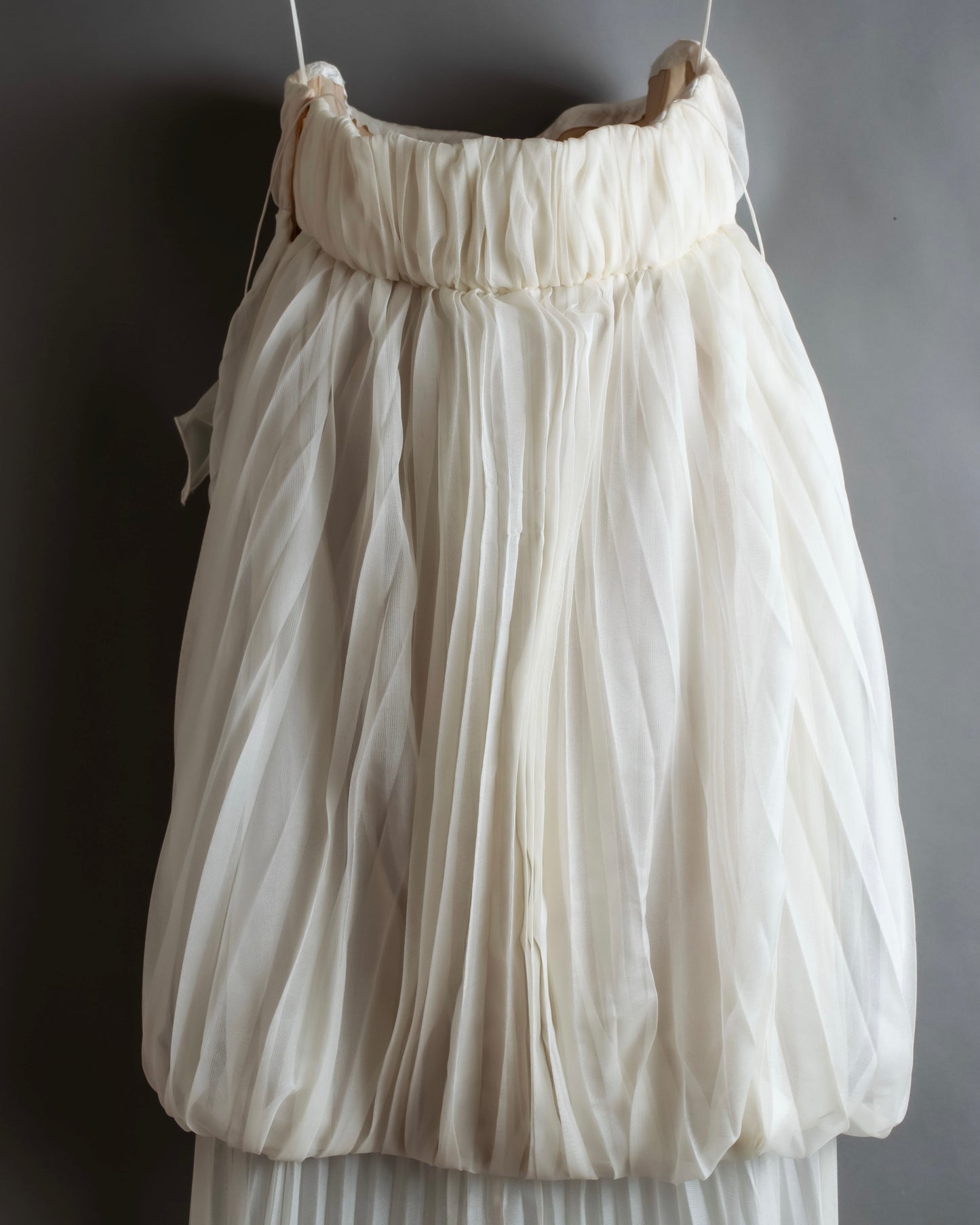 "GIANFRANCO FERRE" Frilled organza pannier docking design pleated dress