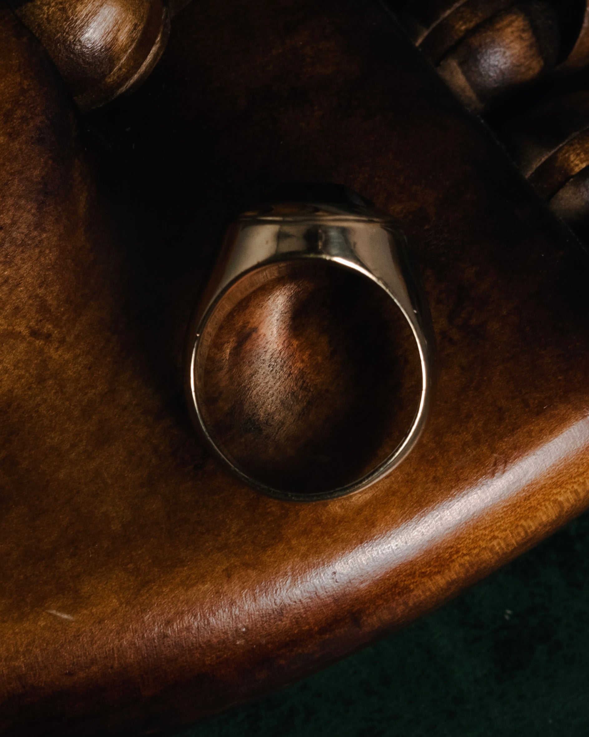 "Alexander McQueen" 10’s black stone signet ring