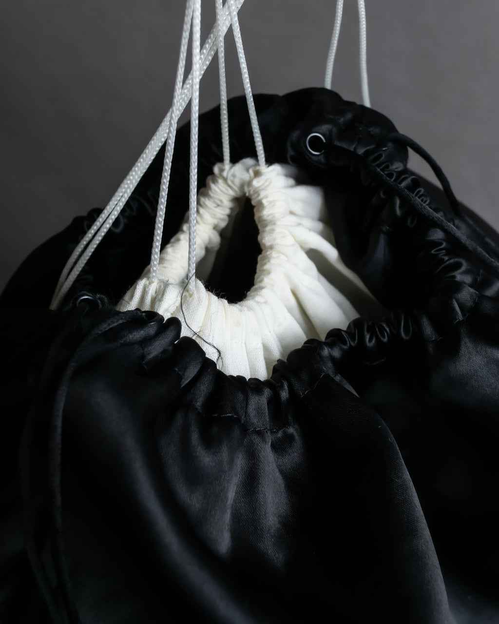 "YVES SAINT LAURENT" Silver parts design Muse toe leather bag