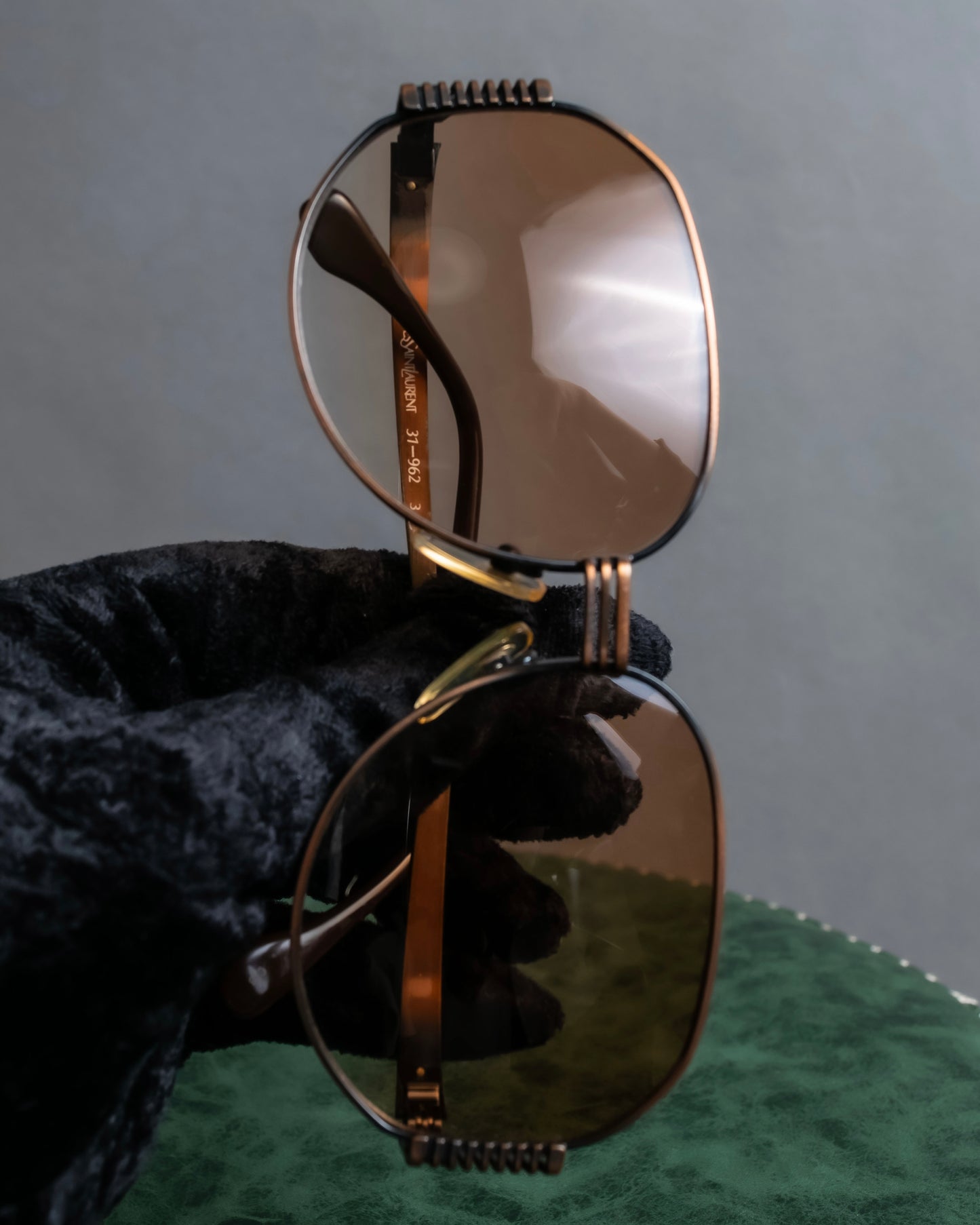 "YVES SAINT LAURENT" Thin metal temples round frame sunglasses