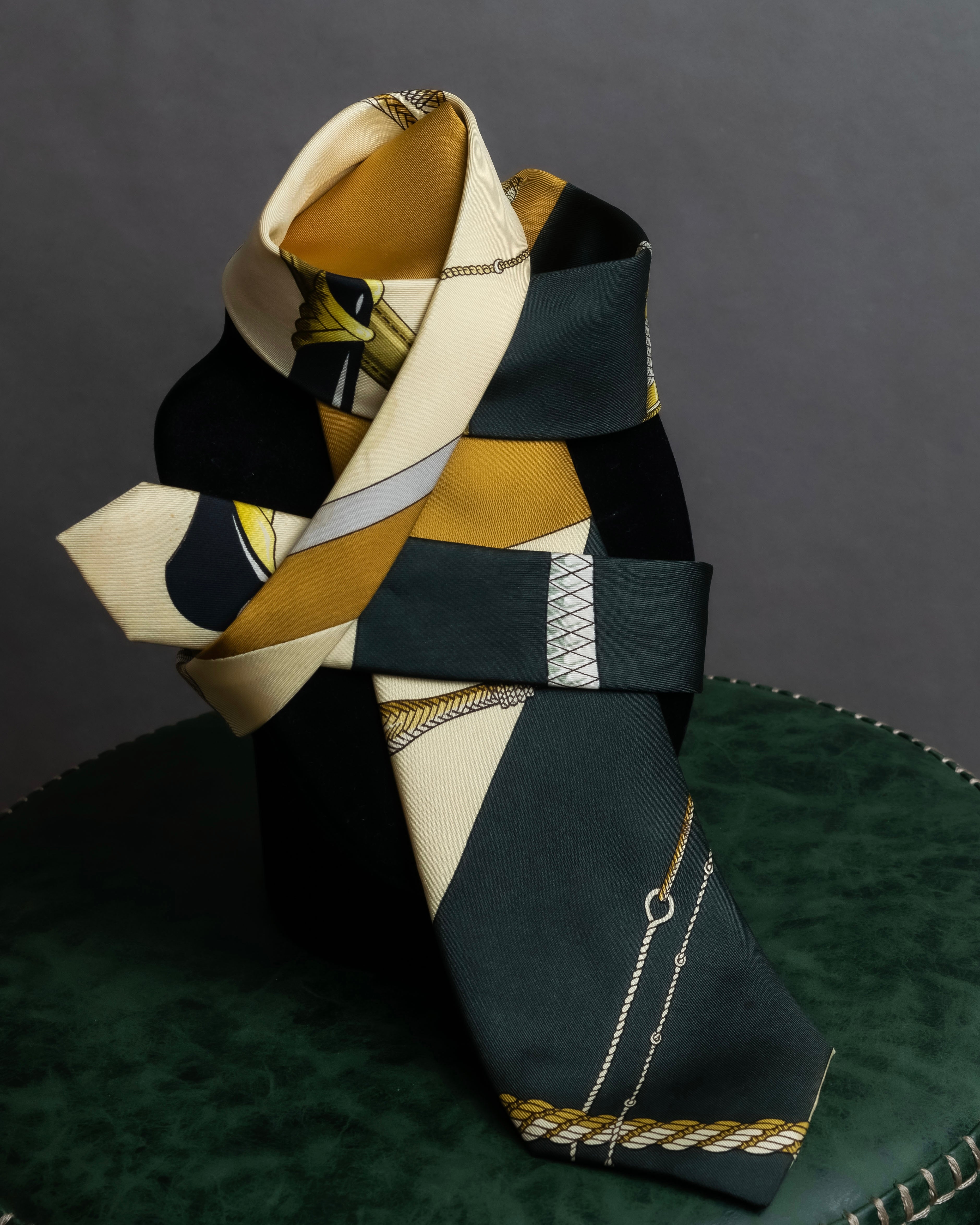 "HERMES" Horse harness motif silk neck tie