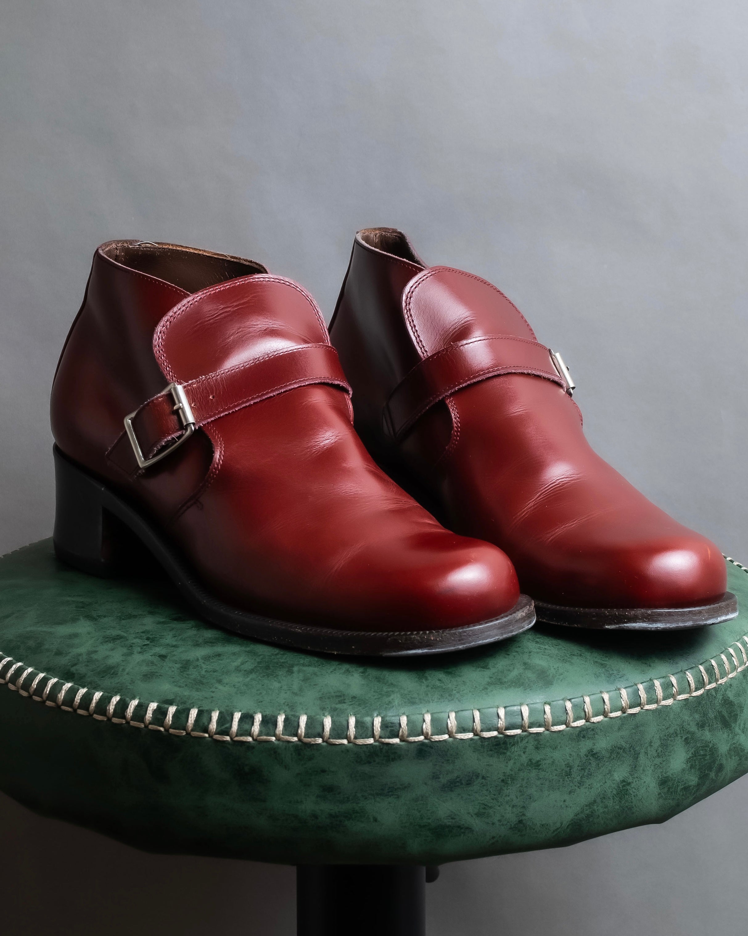 "tricot COMME des GARCONS"
 Belted heel leather pumps