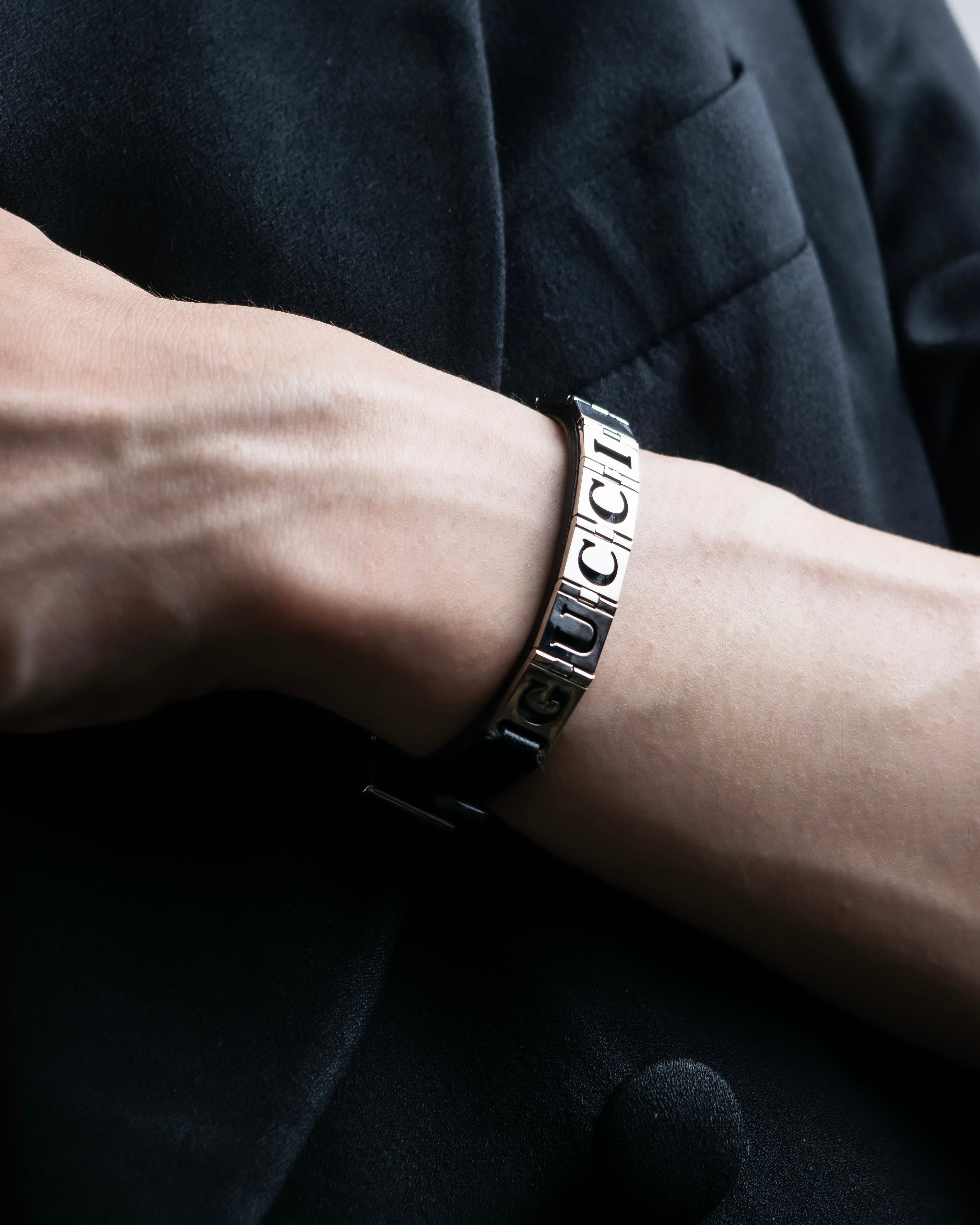 "GUCCI" Logo cat engraved leather bracelet