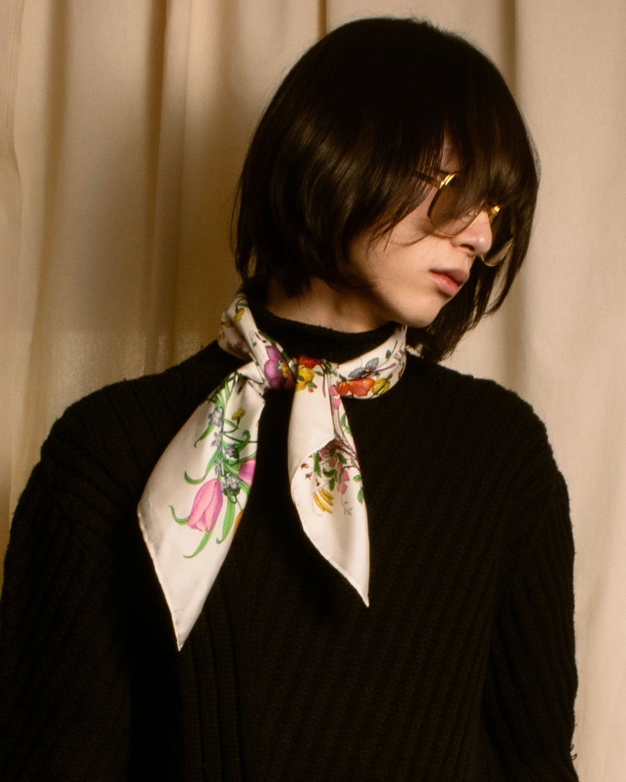 "GUCCI" 80's Flora motif vintage silk scarf