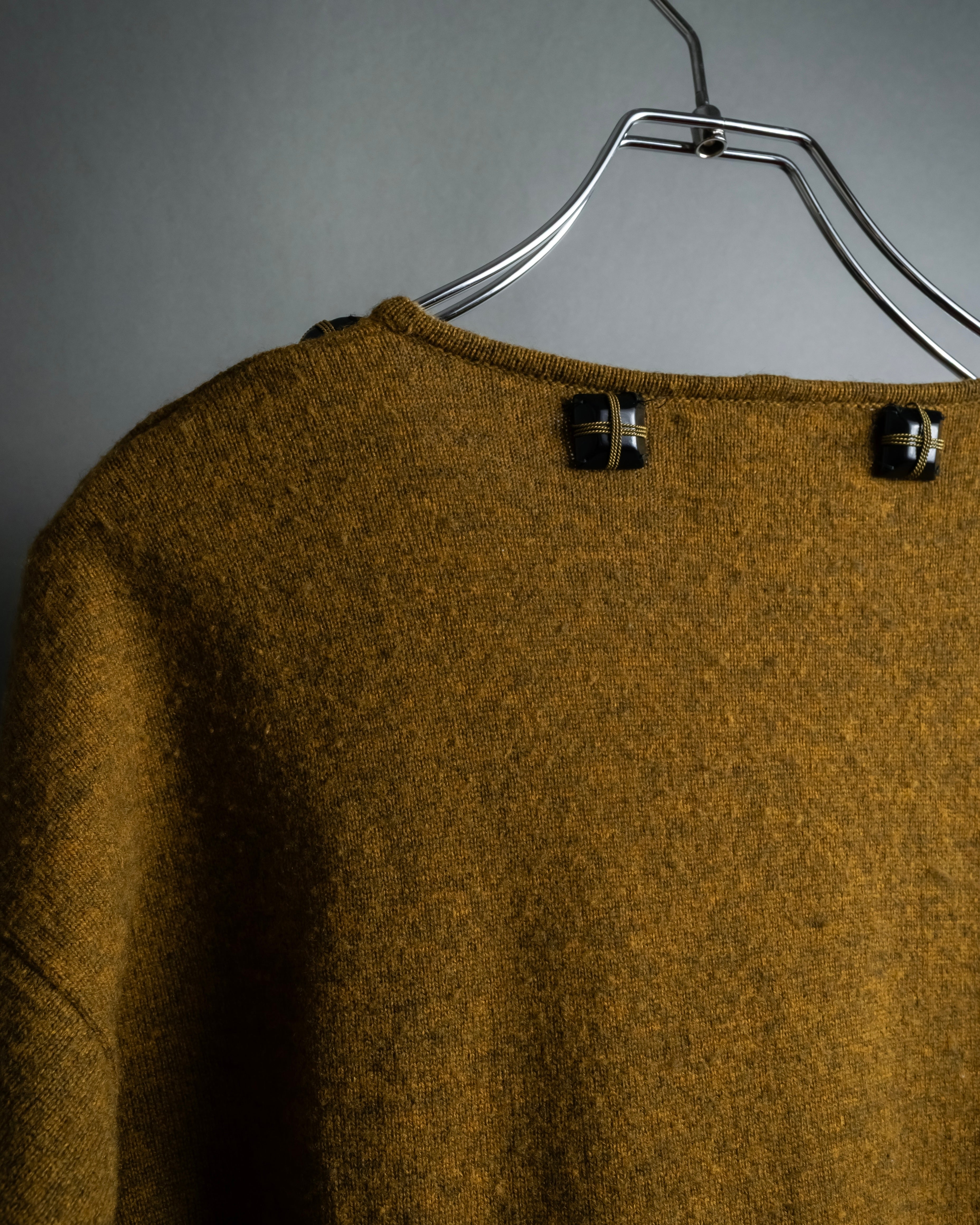 "PRADA" Jewelry decorative design V-neck knit