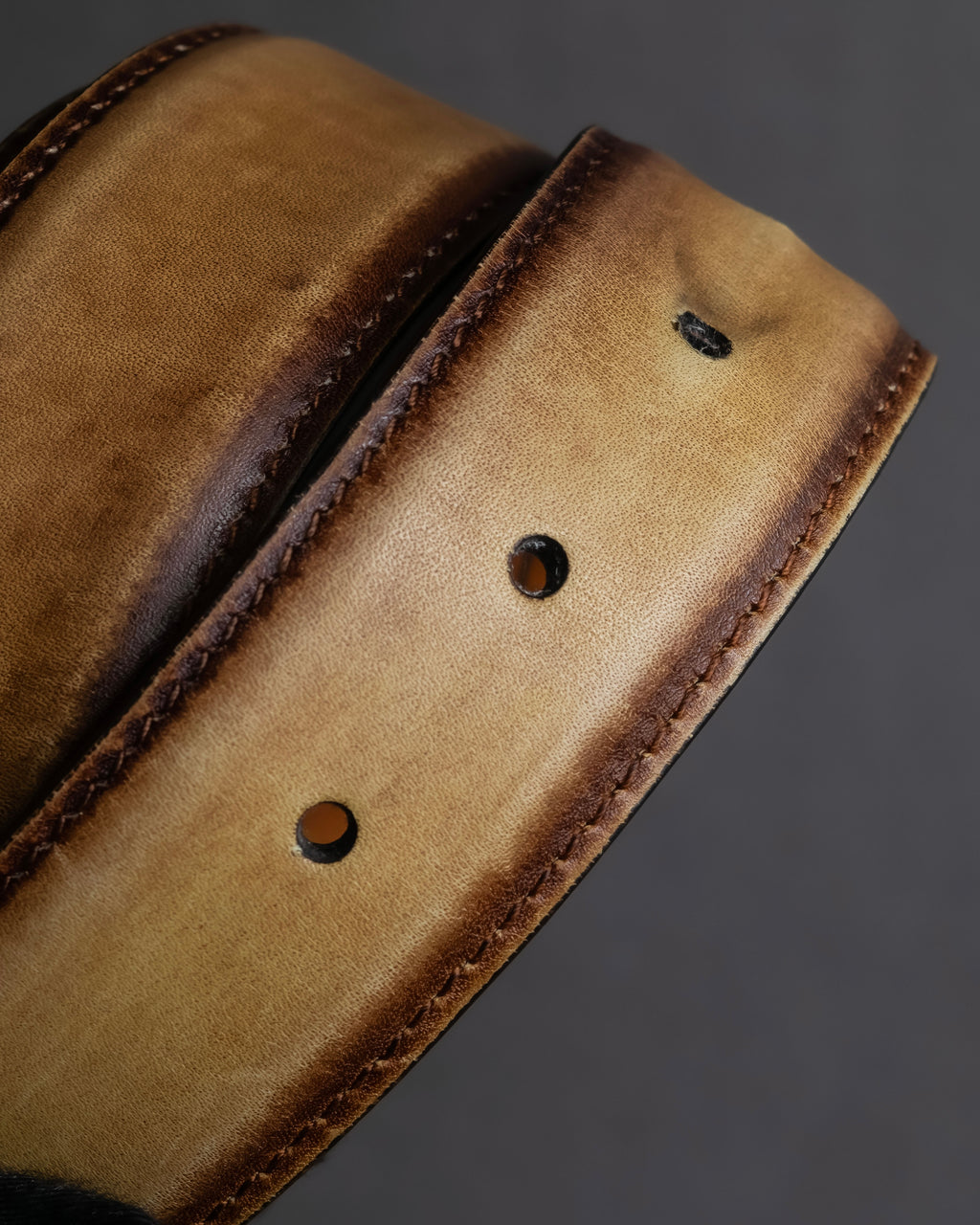 "Berluti" Patina finish curved buckle leather belt