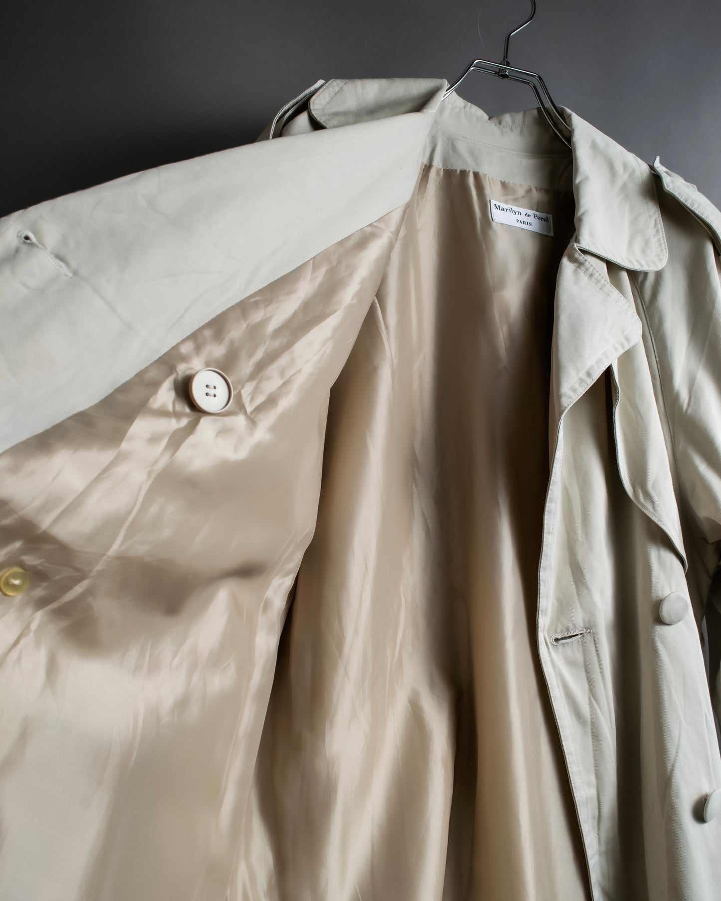 "MARILYN DE PEREL" Covered button detail  Ivory feminine trench coat