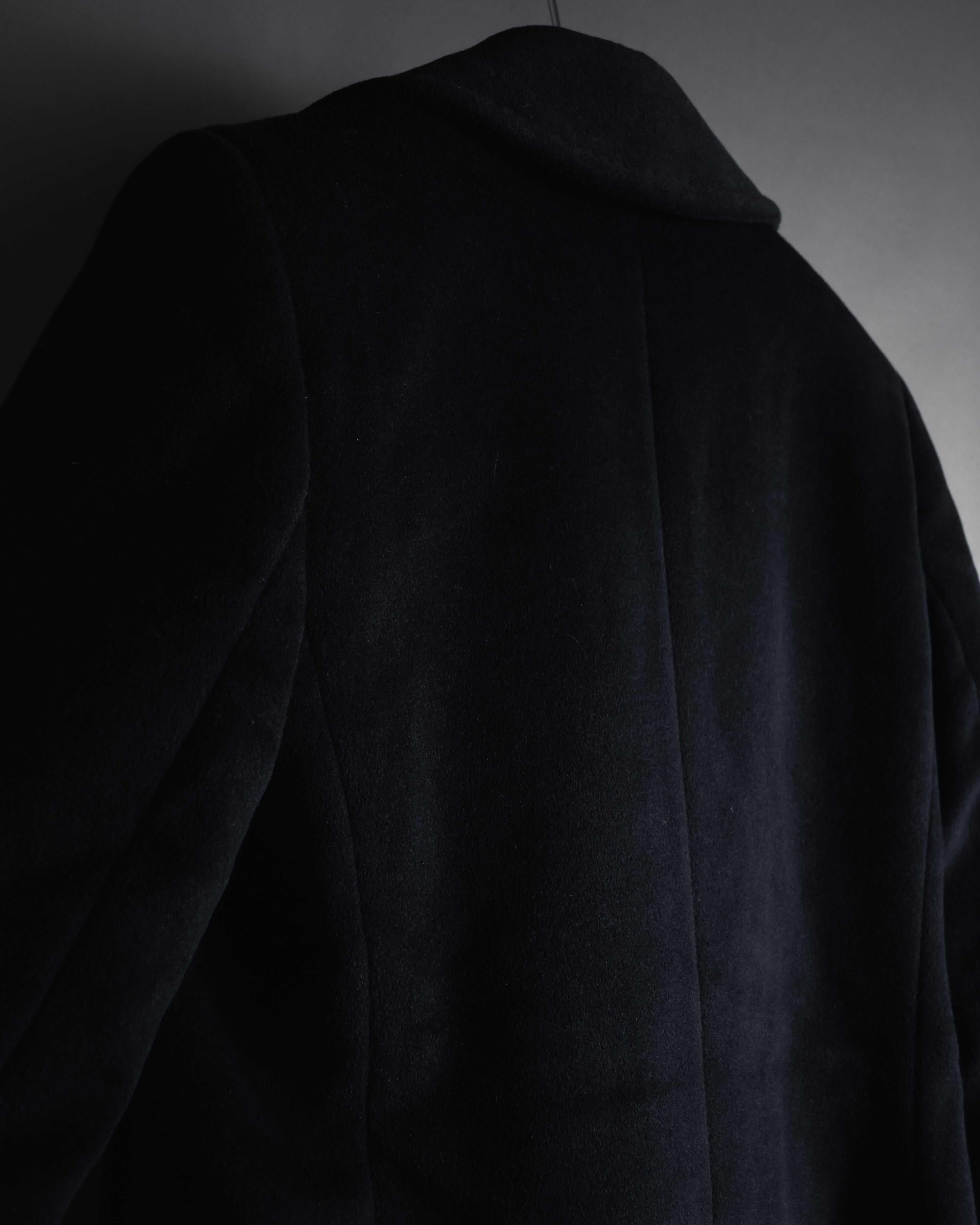 Abrigo doble botonadura estilo pea coat de los años 90-00 de "Max Mara"