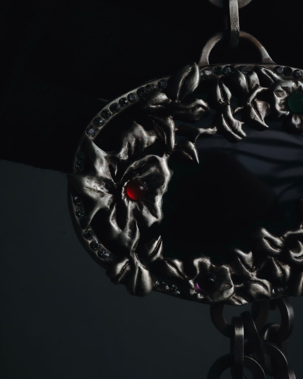 "VALENTINO GARAVANI" 2010’s dark romantic statement necklace＆belt