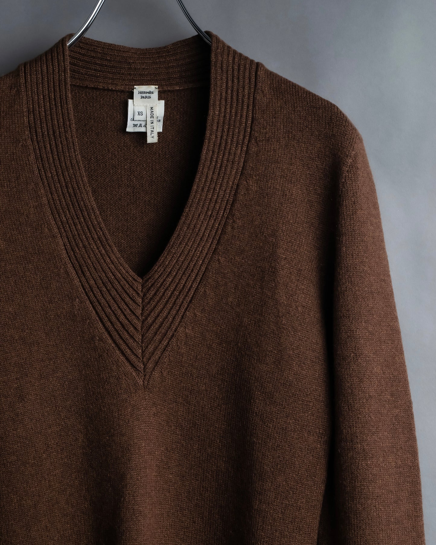 "HERMES" 100% cashmere V-neck design knit