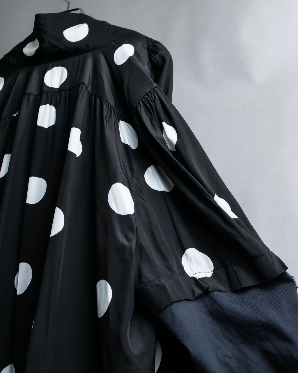 "BALENCIAGA" Polka dot flying squirrel silhouette bow tie dress