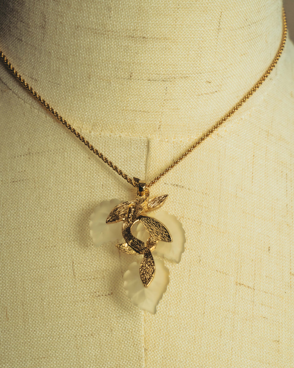 "Christian Dior" 70's-80's Sculptural leaf pendant necklace