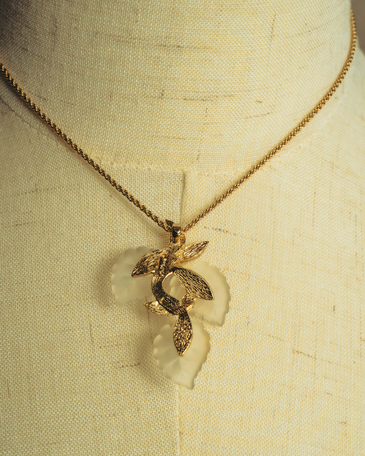"Christian Dior" 70's-80's Sculptural leaf pendant necklace