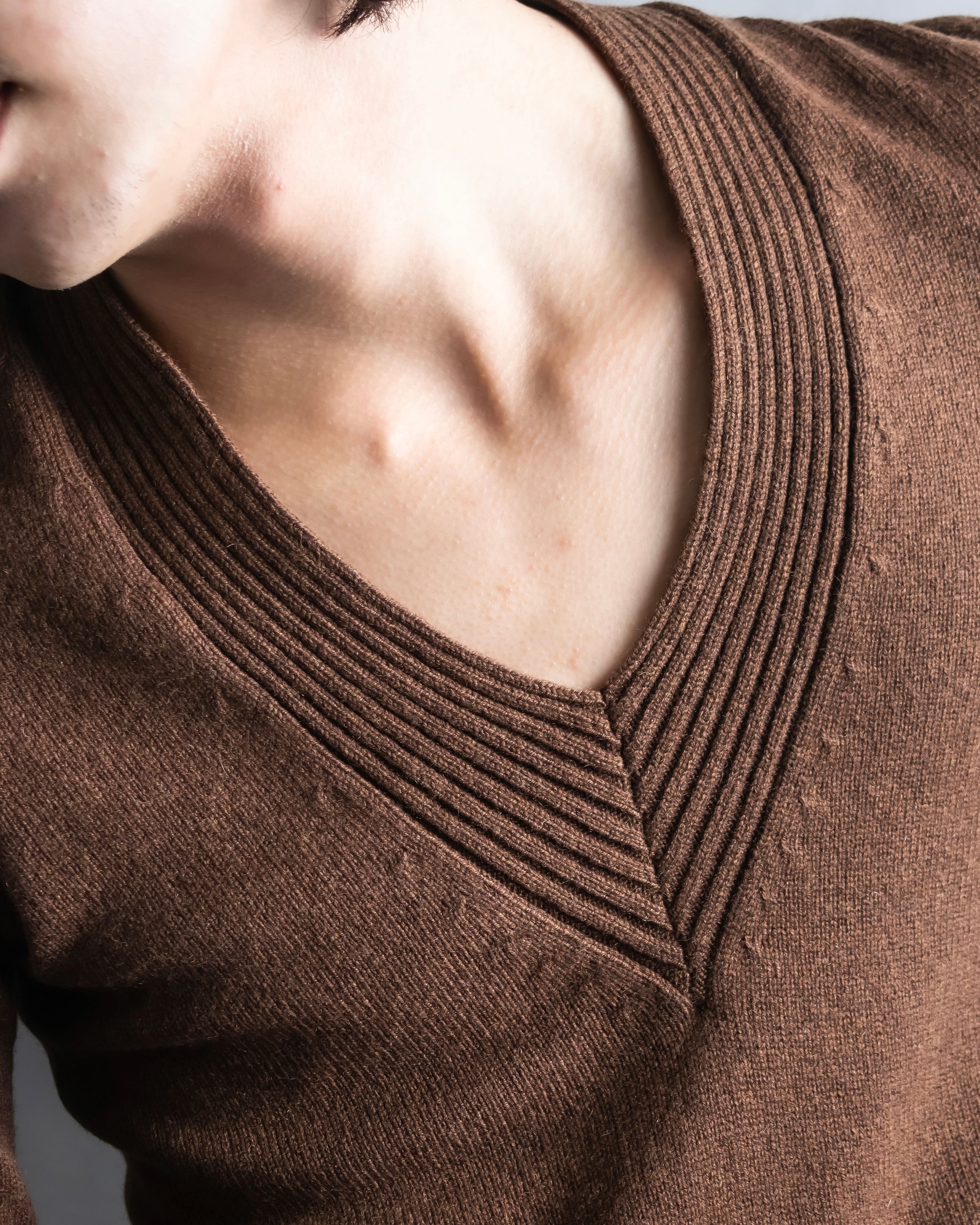 "HERMES" 100% cashmere V neck design knit