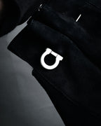 “Salvatore Ferragamo“ 90’s-00’s Suede gancini chain shoulder bag