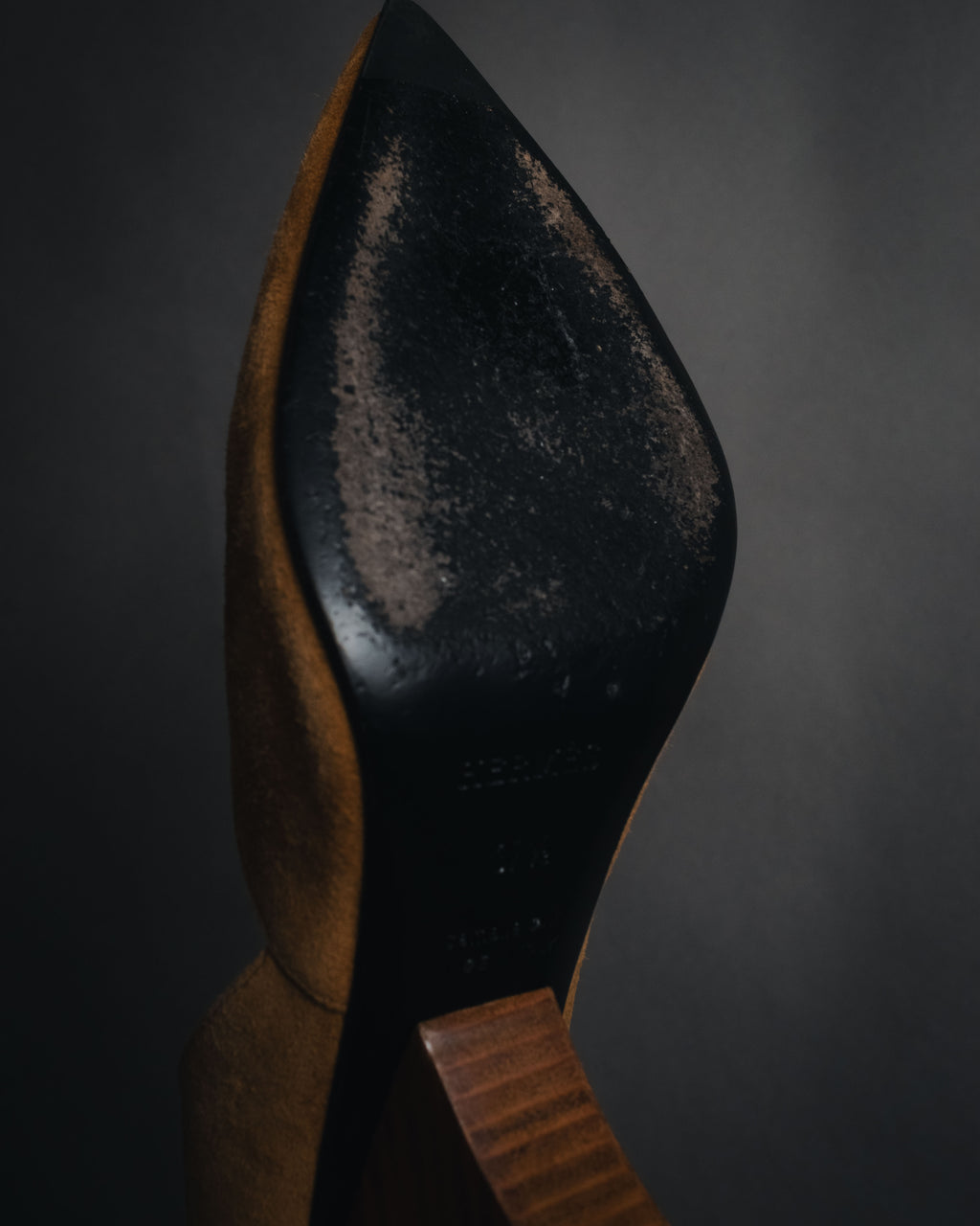 "HERMES" 00’s-10’s Suede V-cut  sculptural wood heel pumps