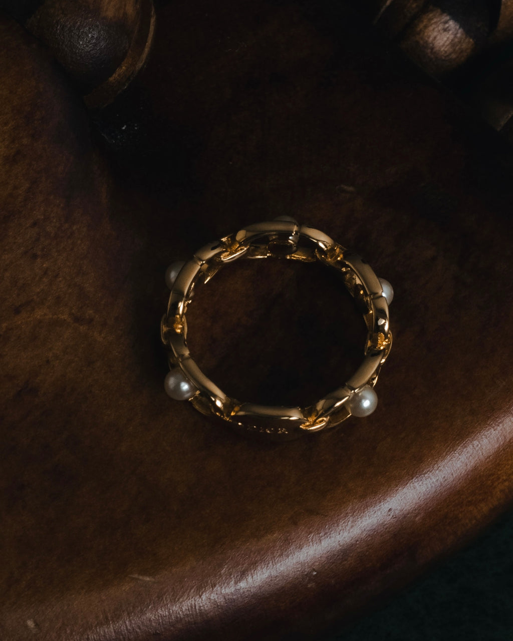 "DIOR" Chain link pearl accents ring