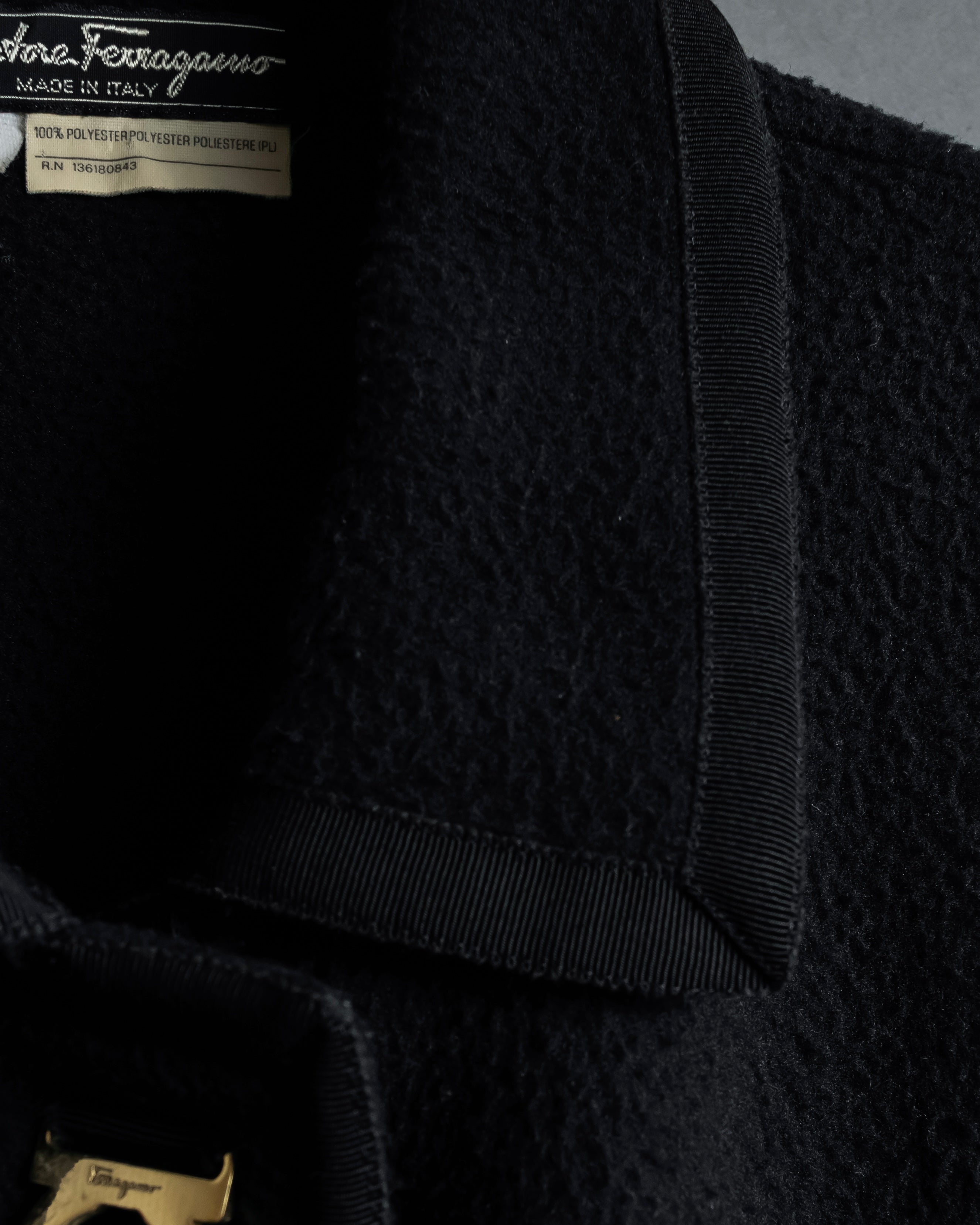 "Salvatore Ferragamo" 90's-00's Gancini motif design box silhouette jacket