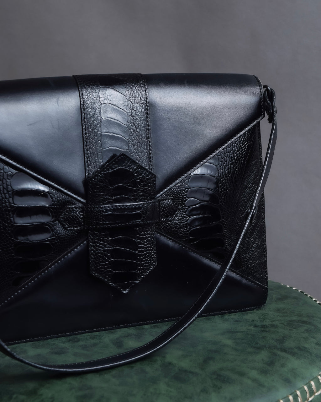 "YVES SAINT LAURENT" Crocodile embossed combination design leather bag