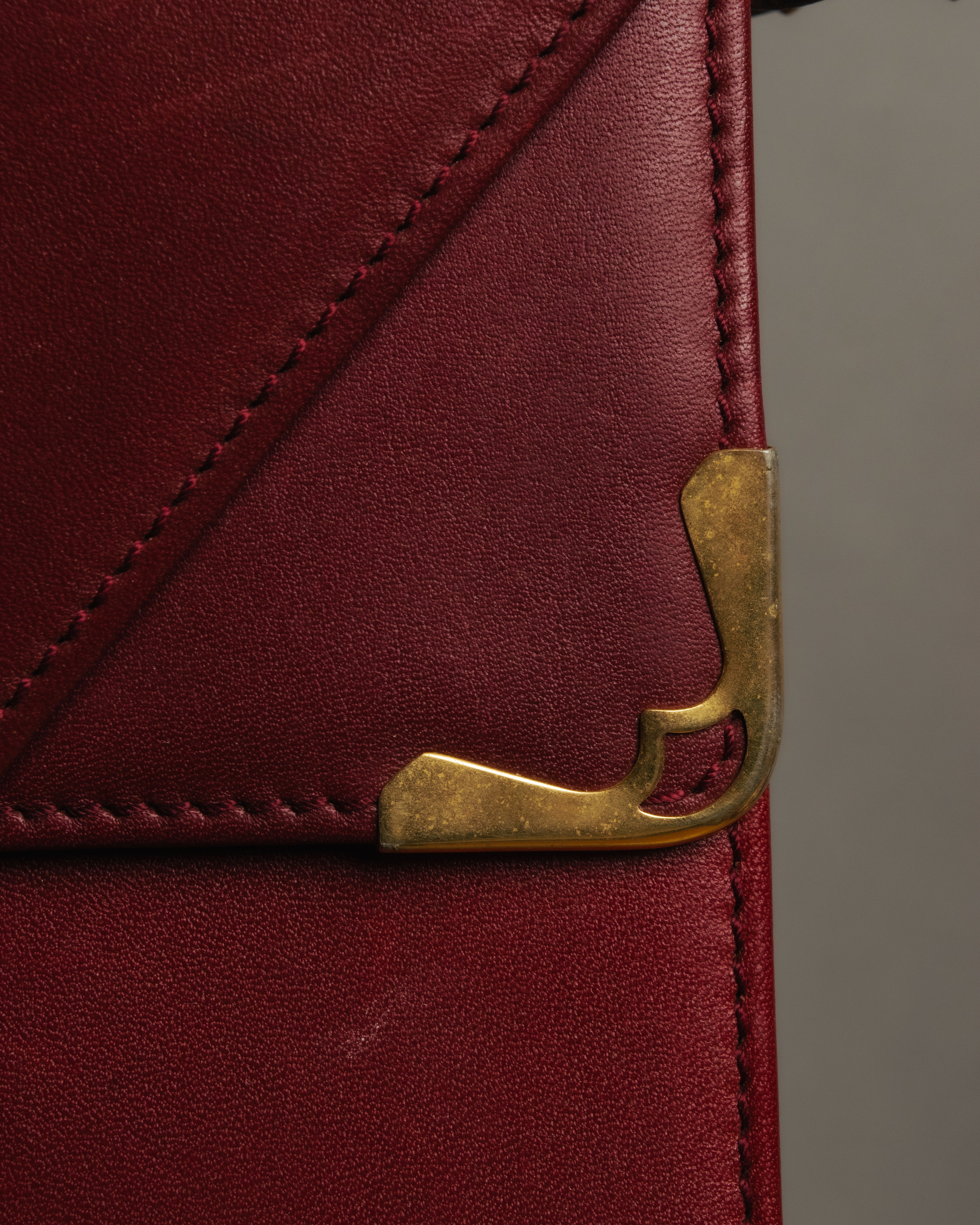 “Cartier” 80’s-90’s Must de Cartier burgundy leather shoulder bag