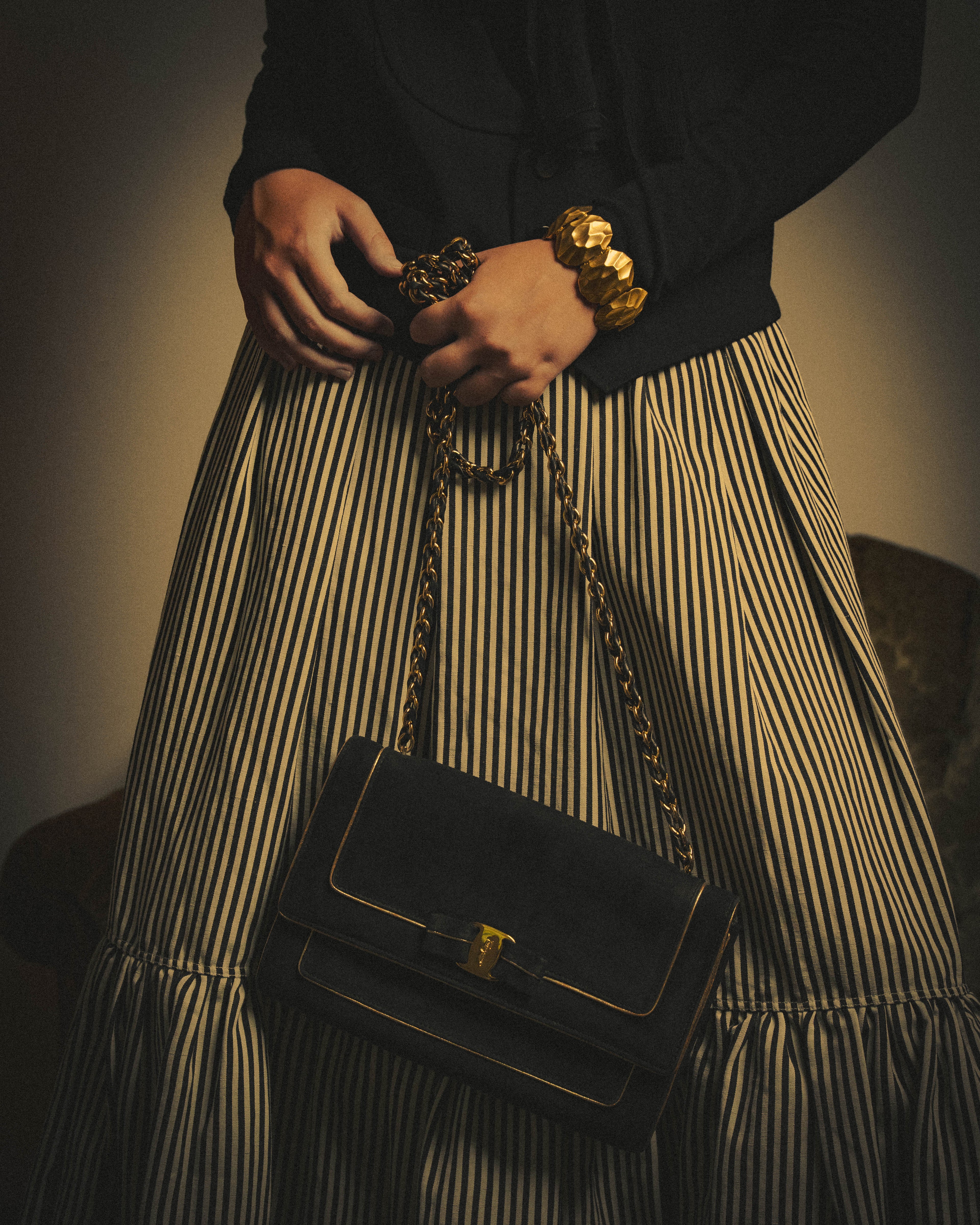 -SPECIAL- "Salvatore Ferragamo" 10's Elegant suede chain shoulder bag