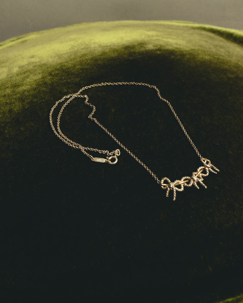 "Tiffany & Co." 80's-90's Sculptural triple bow necklace