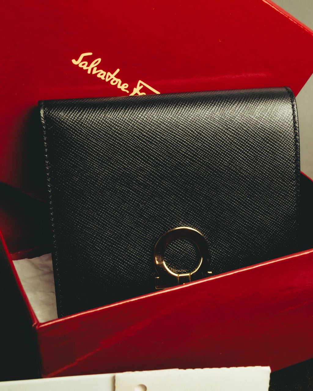 "Salvatore Ferragamo" 80's–00's Classic gancini bifold wallet