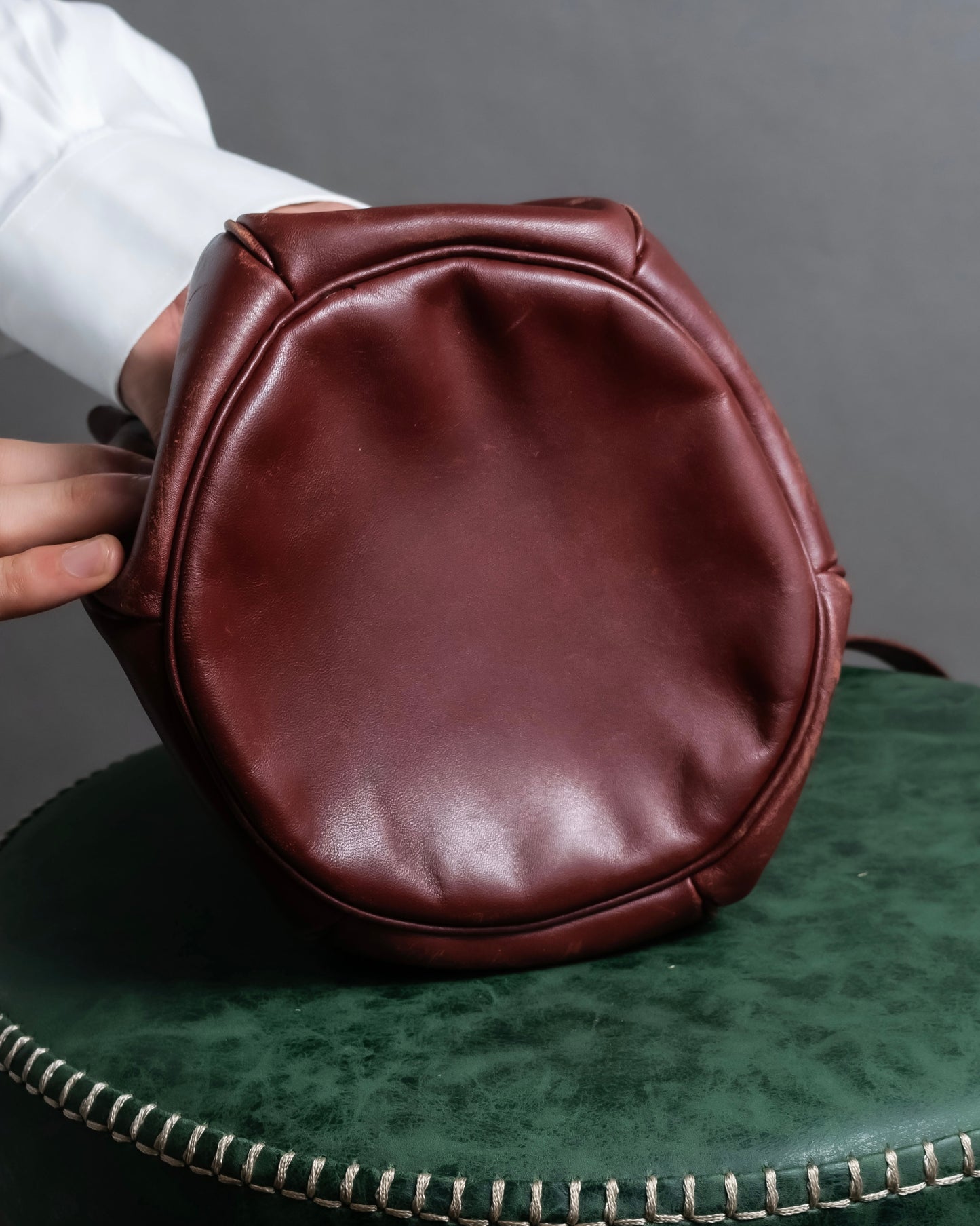 "Cartier" Drawstring design bordeaux color shoulder bag