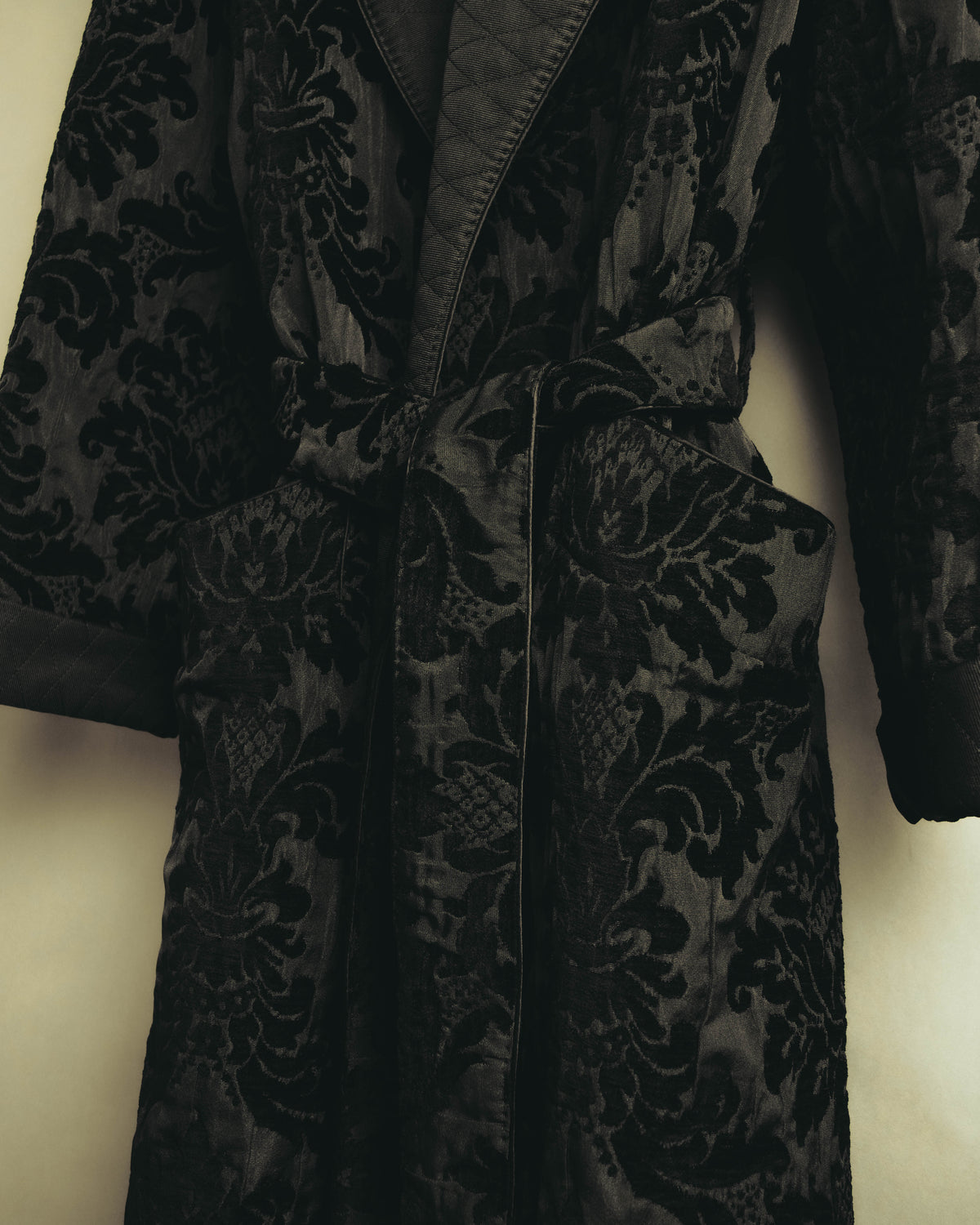 “DOLCE&GABBANA” Late 2010’s-early 2020’s Baroque jacquard belted robe coat