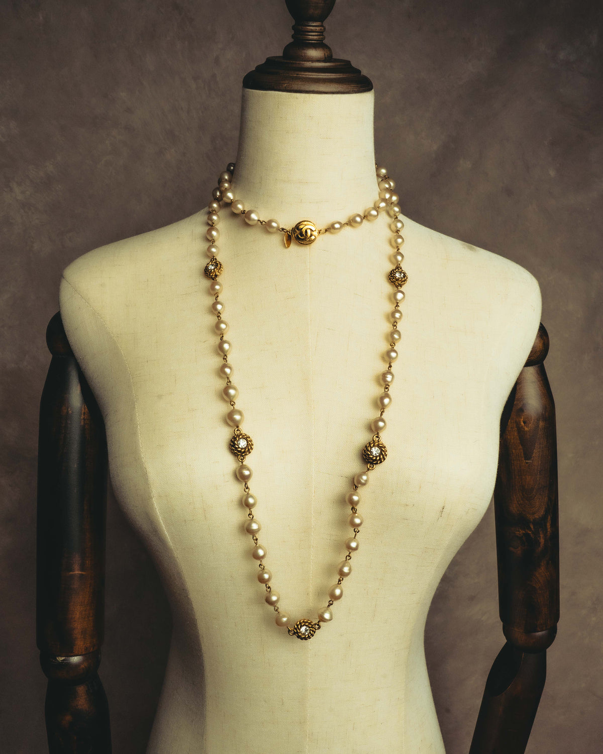 -SPECIAL- "CHANEL" 90's Pearl and crystal embellished long necklace