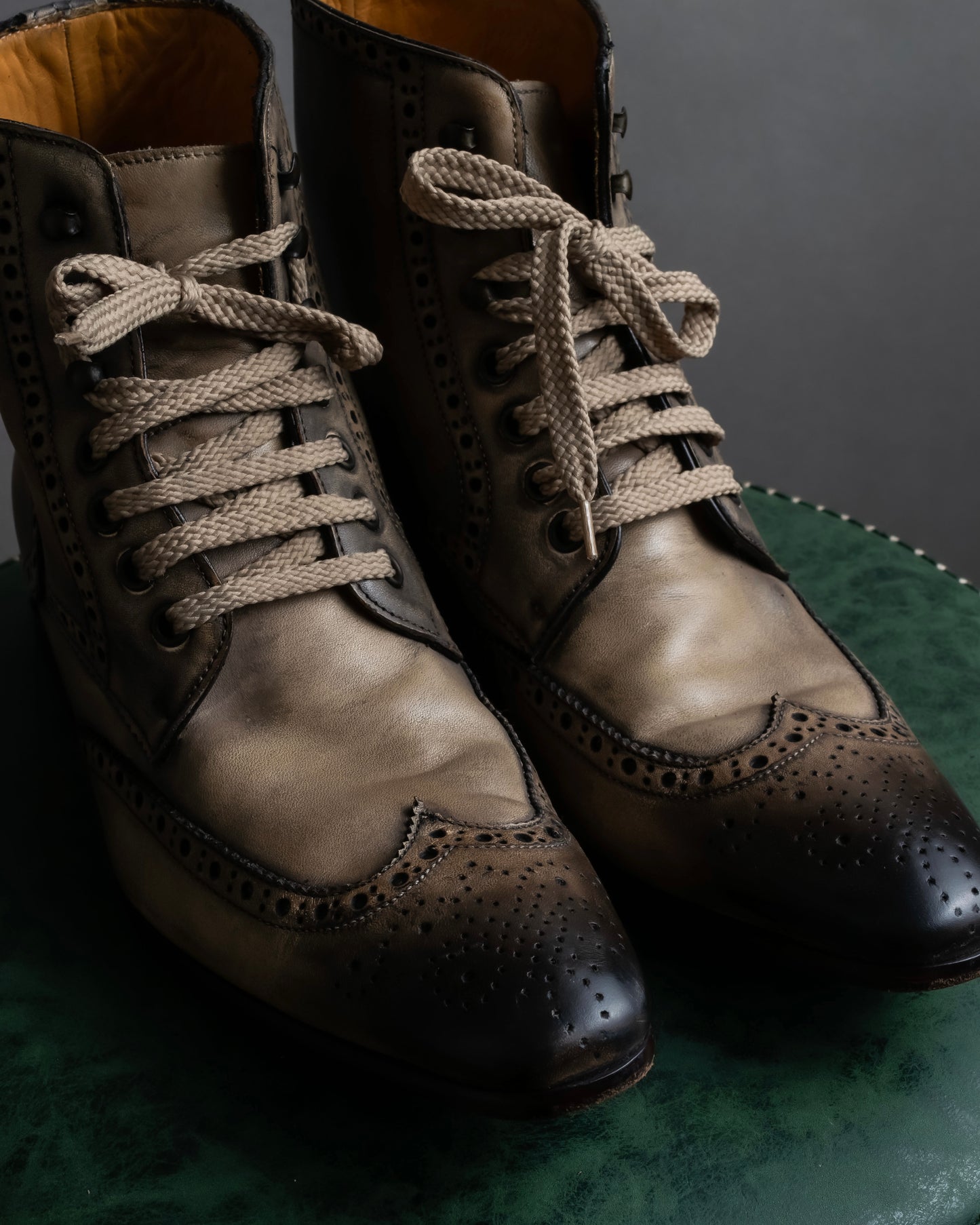 "FENICE" Gradient color leather lace up wingtip shoes