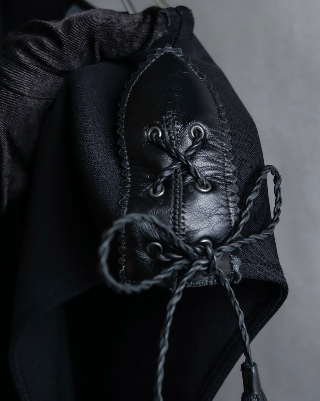 "GIANNI VERSACE" Tassel lace-up design A-line silhouette black dress