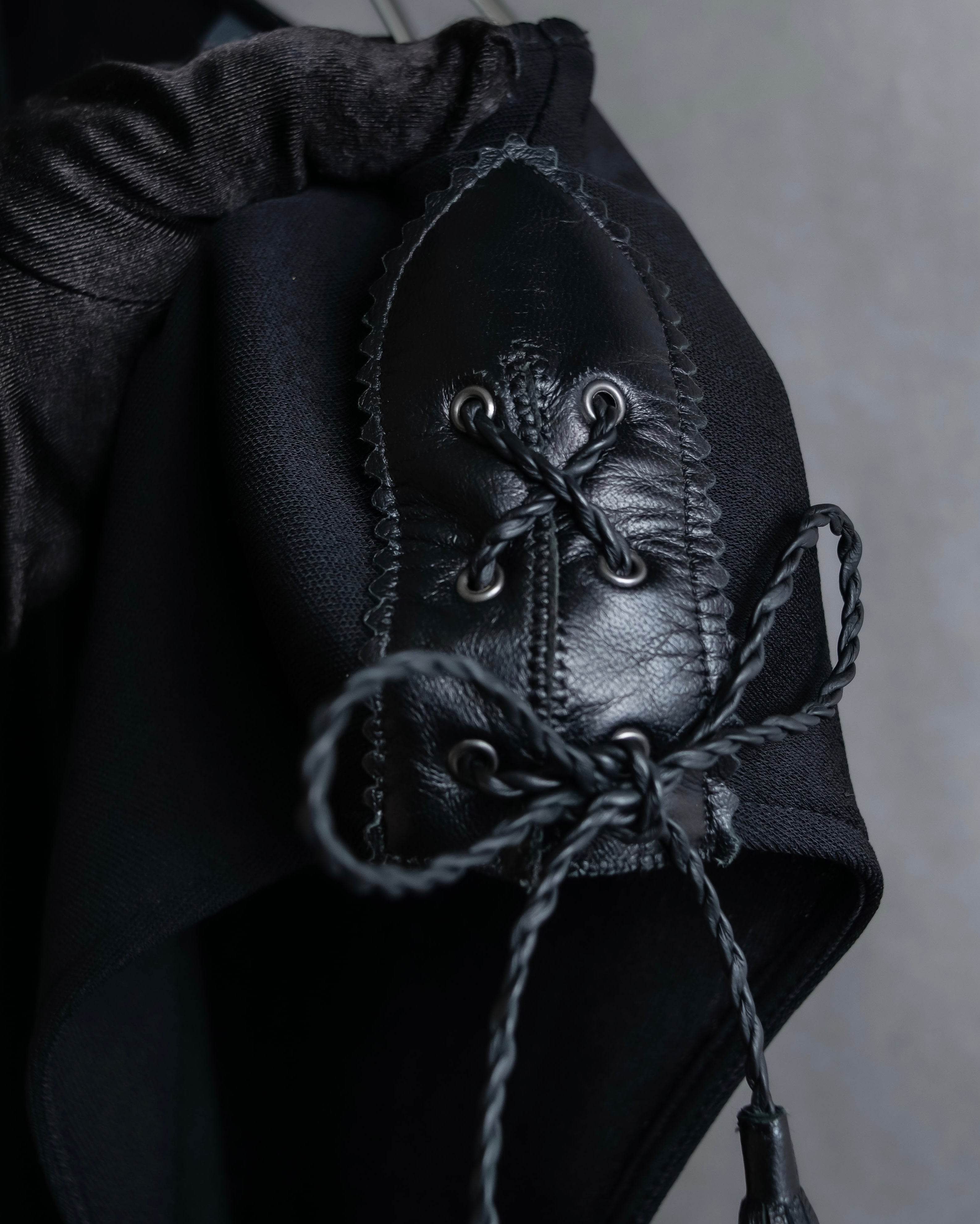 "GIANNI VERSACE" Tassel lace-up design A-line silhouette black dress