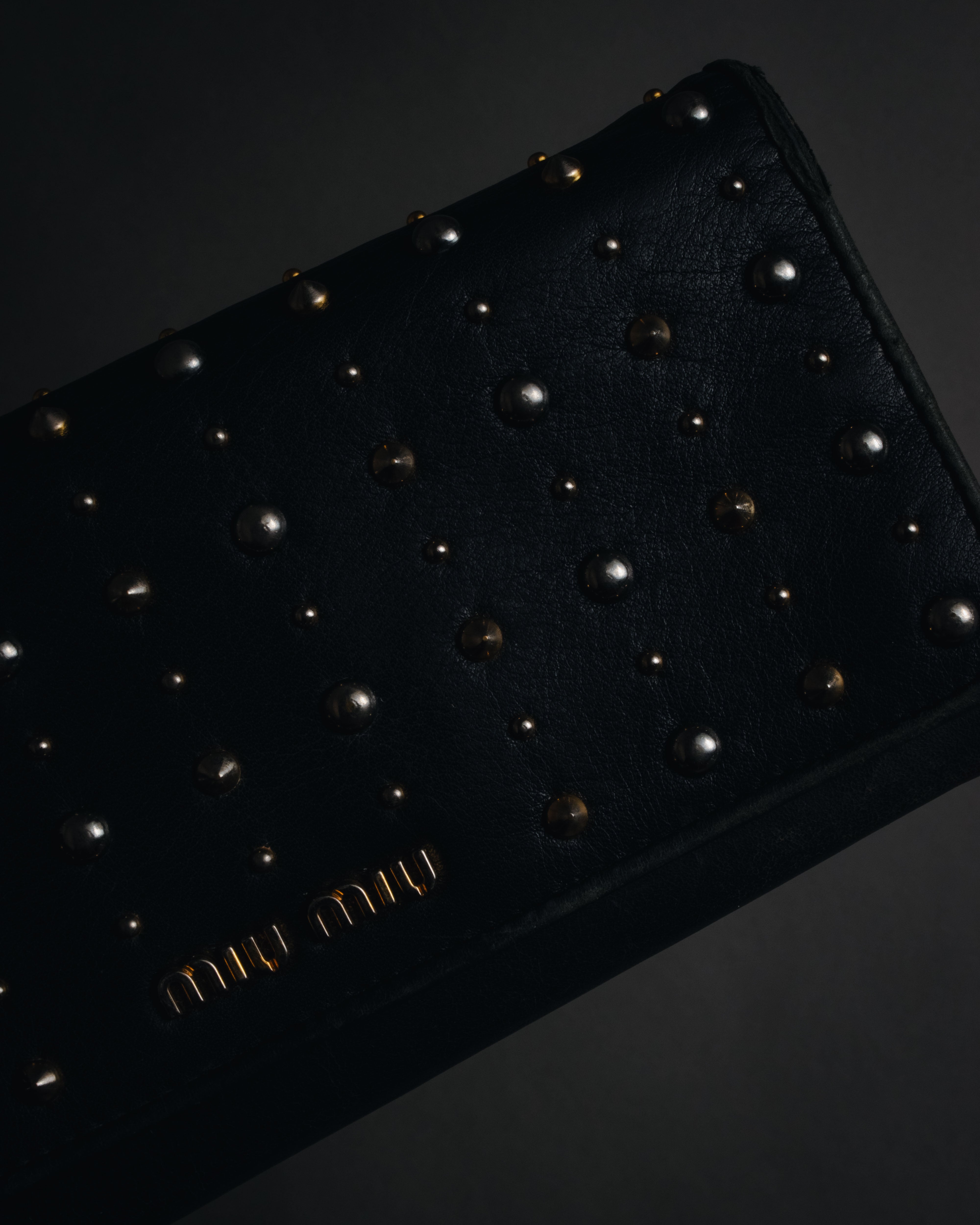 MIU MIU (ミュウミュウ) - スタッズ レザー フラップ 長財布