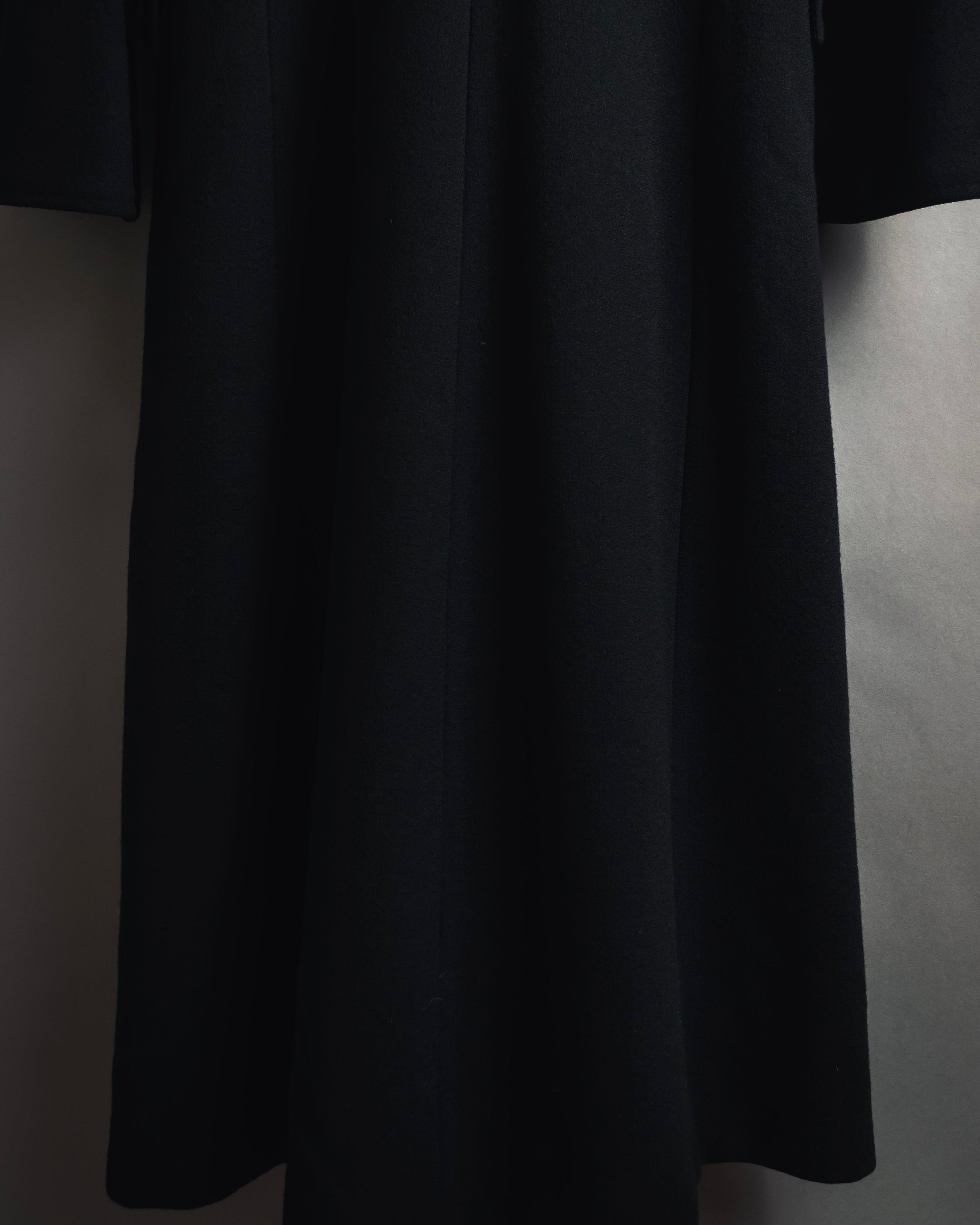 -SPECIAL- "Max Mara"
90’s Detachable fur collar virgin wool long coat