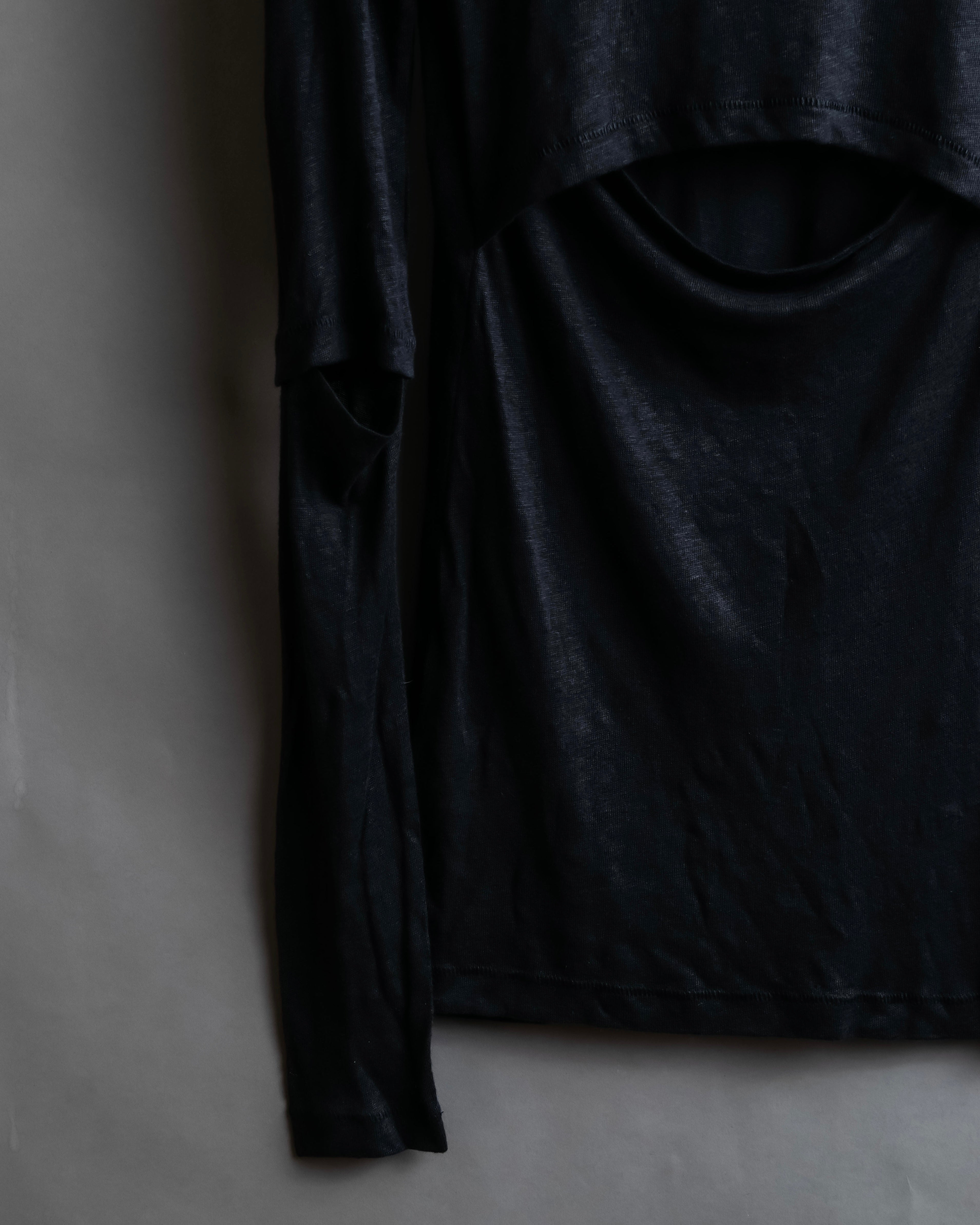 "Acne" Back＆sleeve cutting slit design pullover