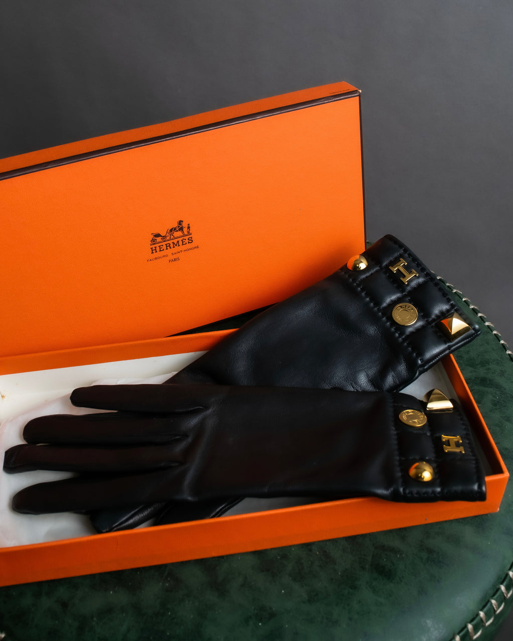 "HERMES" H logo＆gold stud design leather gloves