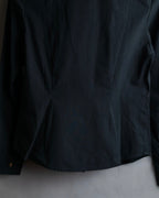 "Vivienne Westwood RED LABEL"
 Front button cutting design shirt