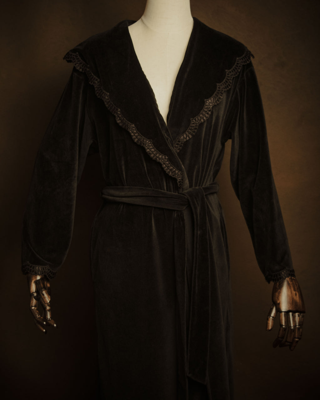 –SPECIAL– “Christian Dior”
80’s-90’s Velour lace trimmed robe coat