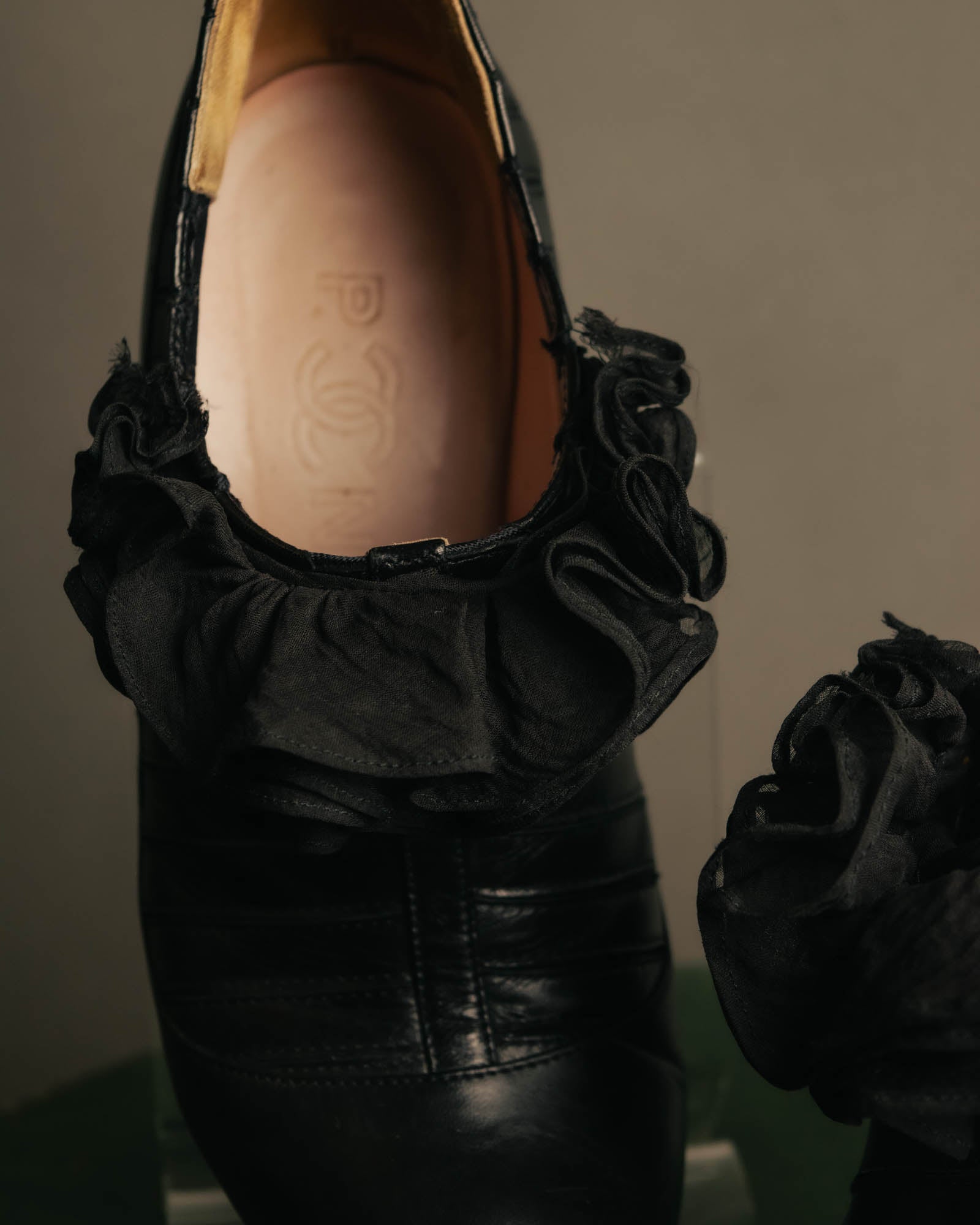 -SPECIAL- “CHANEL“ 2005-06 Paris-New York ruffle leather pumps