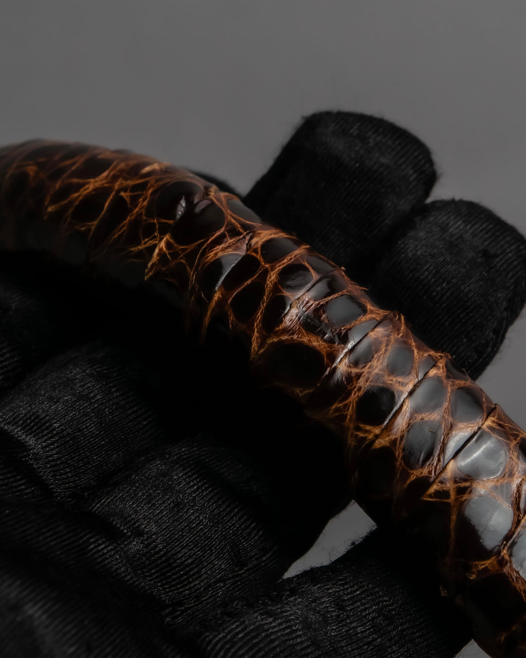 "Franco Parmiggiani" Turn lock design crocodile texture hand bag