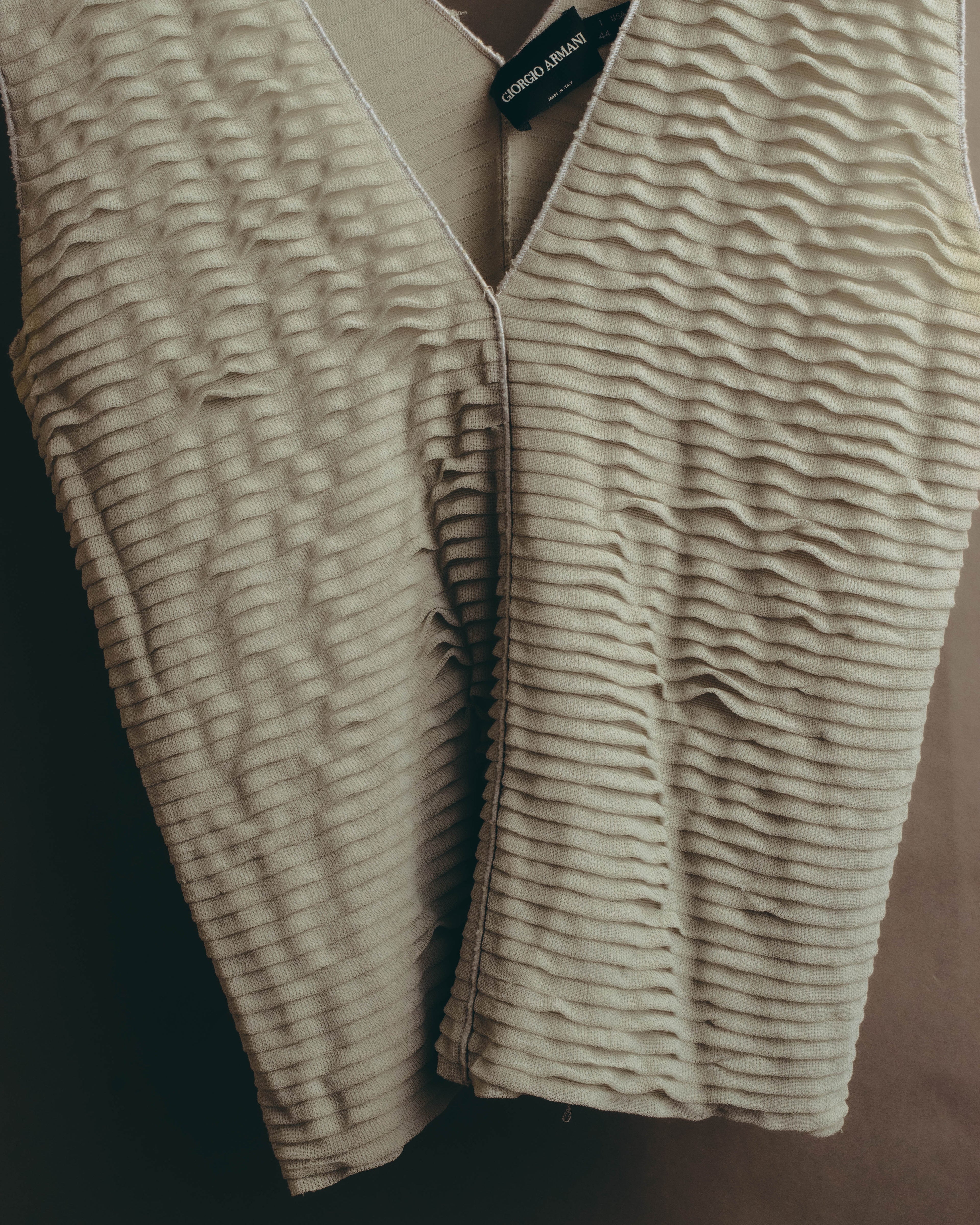 “GIORGIO ARMANI” 2000’s Textured wave knit vest