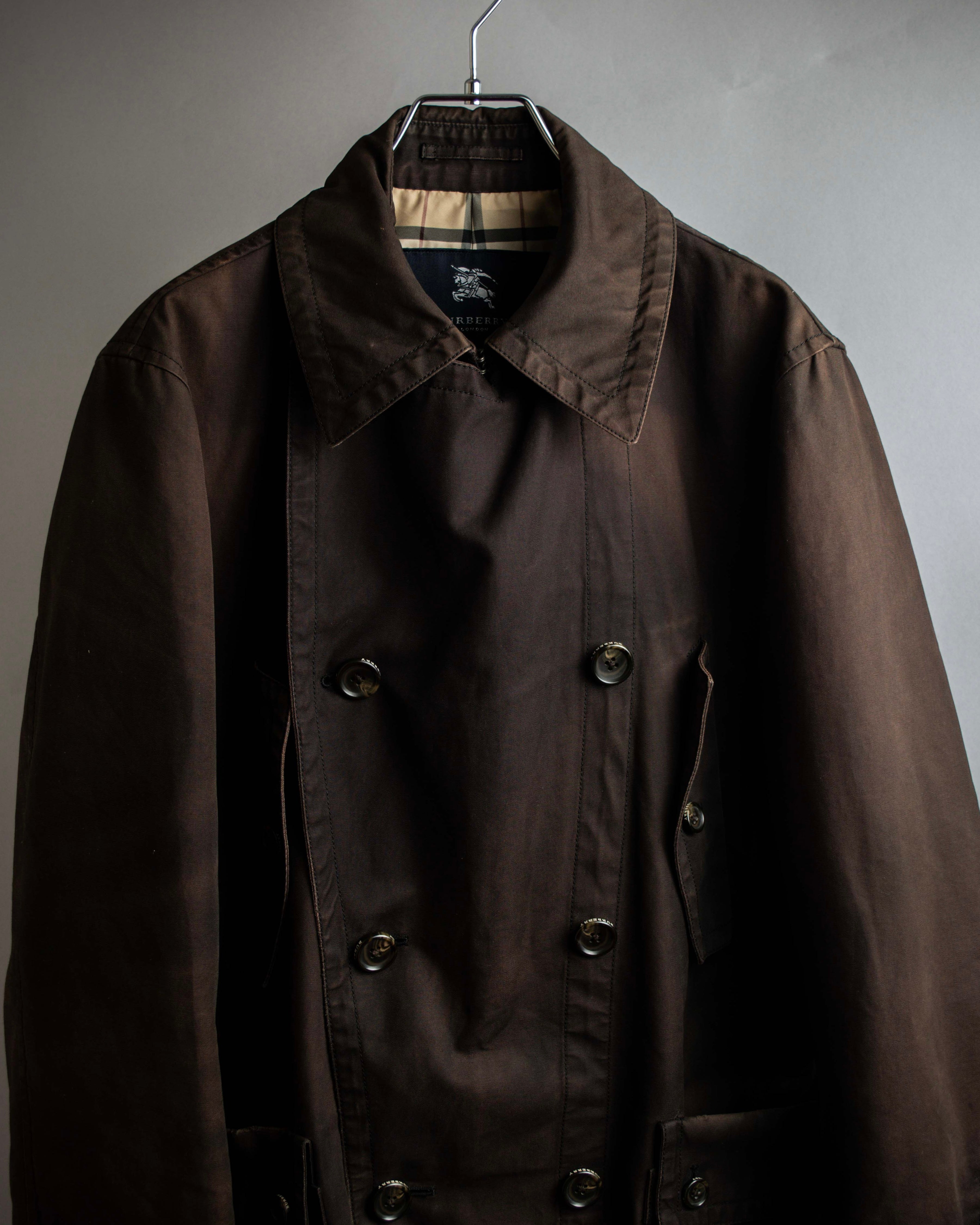 "BURBERRY" Subdued tone military detail mid-length trench coat