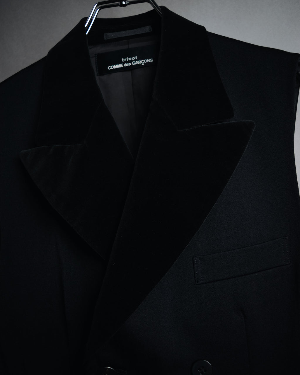"tricot COMME des GARÇONS"
1989 Velvet-collared double-breasted tailored vest